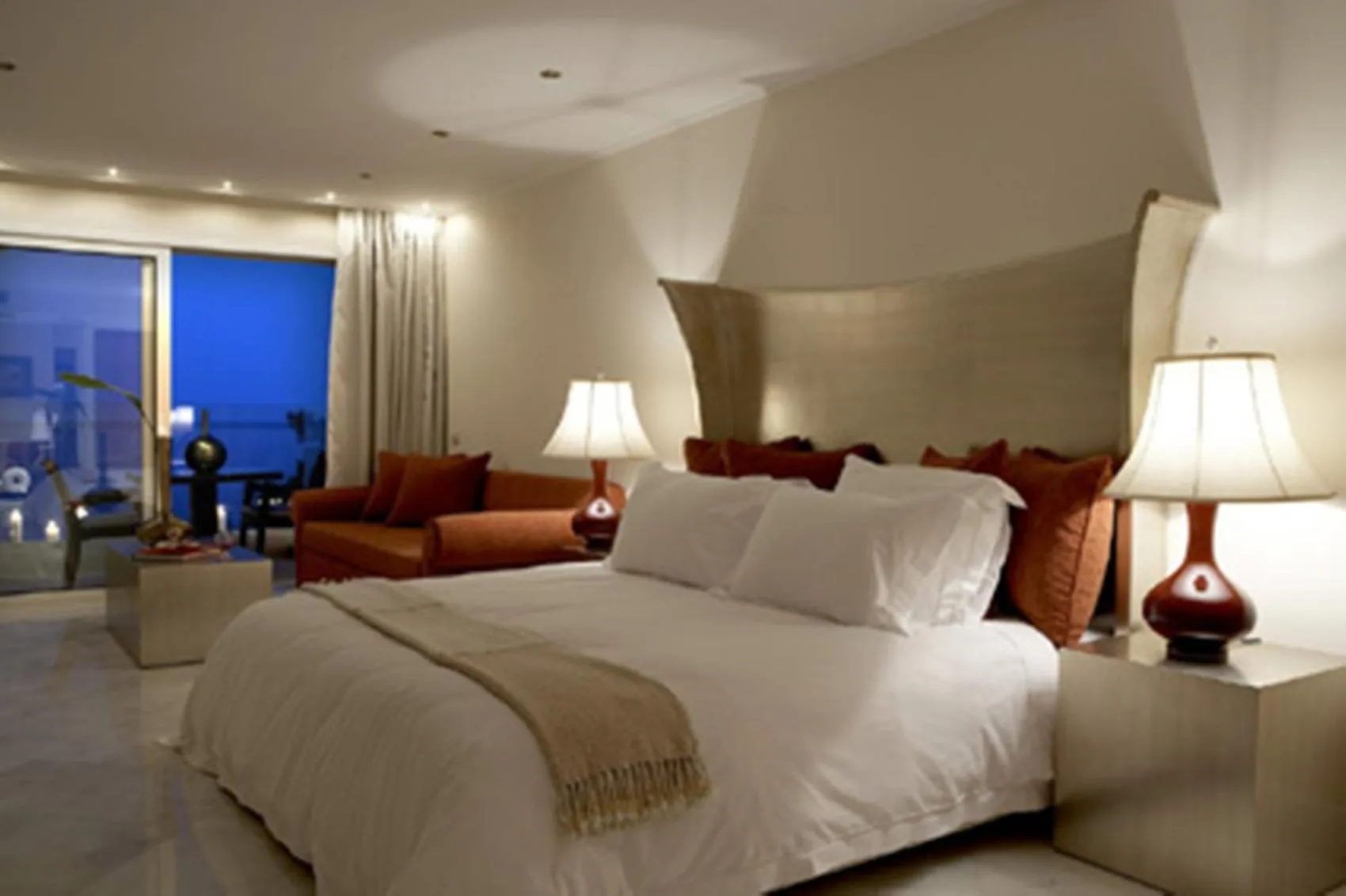 Bed in Out Of The Blue Resort & Spa