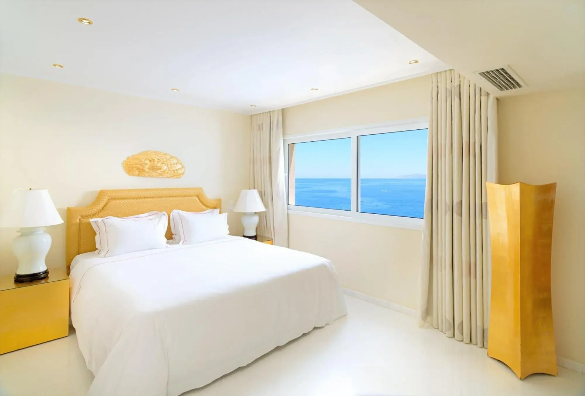 Photo of the whole room, Bed in Out Of The Blue Resort & Spa Photo of the whole room, Bed in Out Of The Blue Resort & Spa
