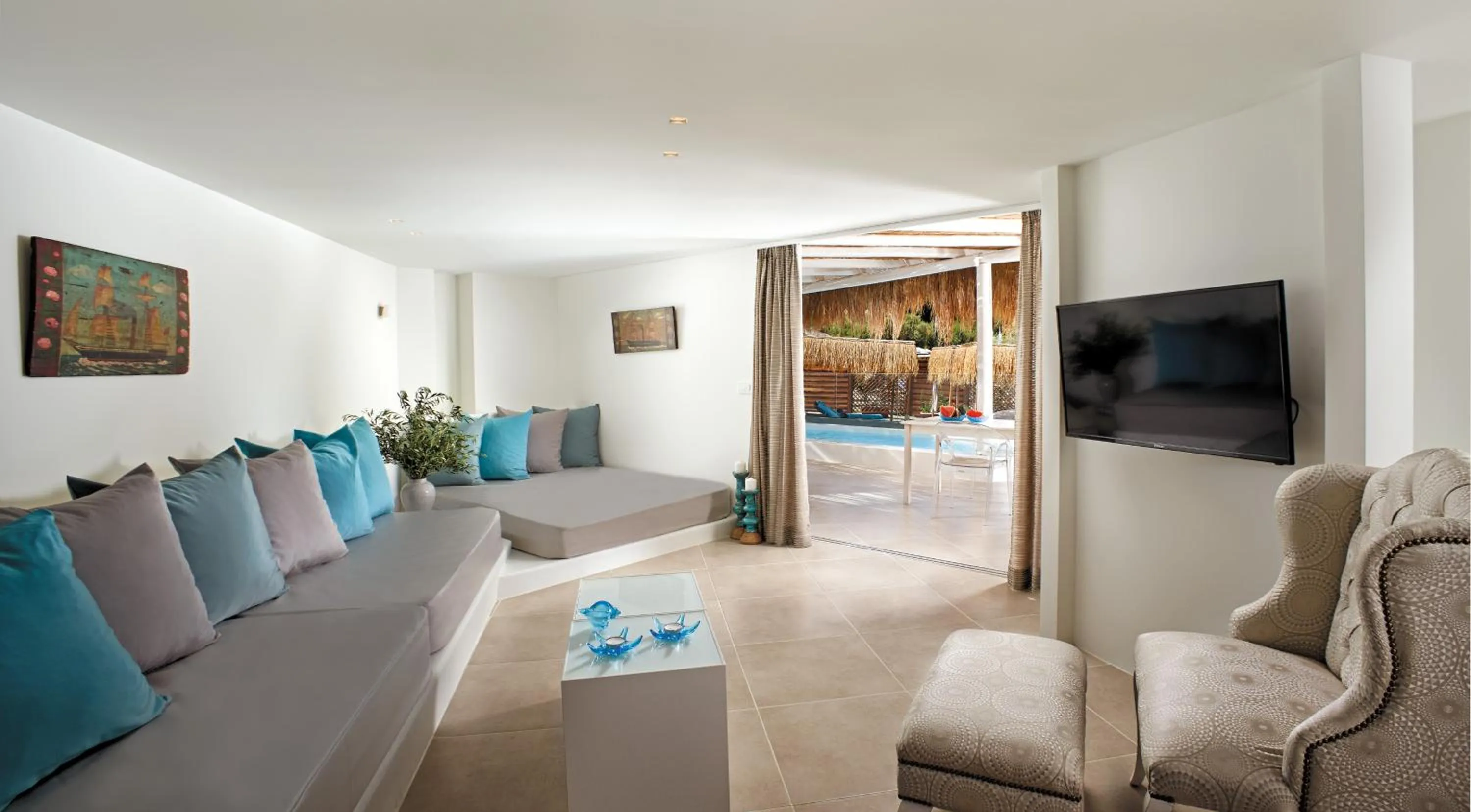 TV and multimedia in Out Of The Blue Resort & Spa