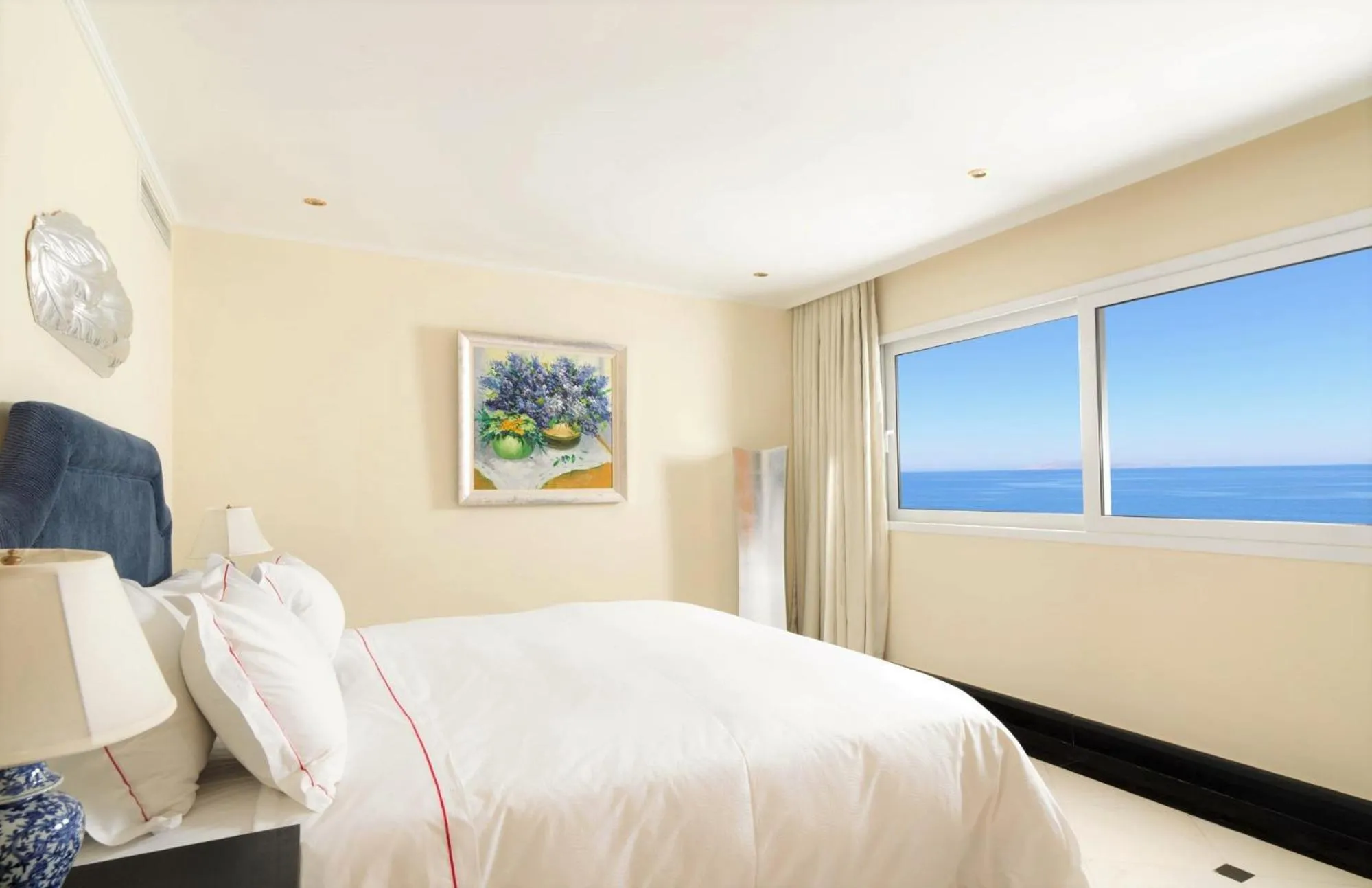 Photo of the whole room, Bed in Out Of The Blue Resort & Spa