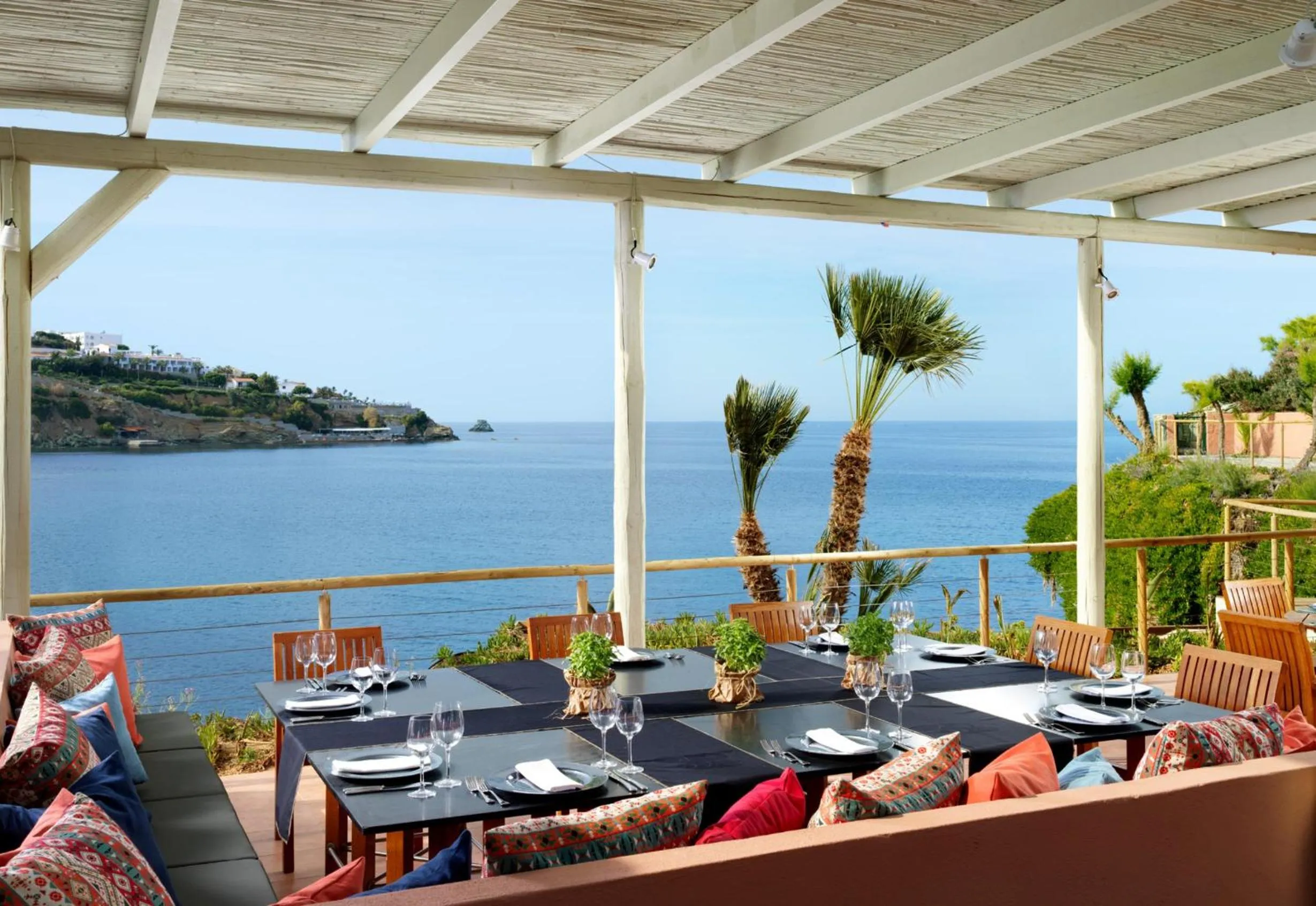 Restaurant/places to eat in Out Of The Blue Resort & Spa