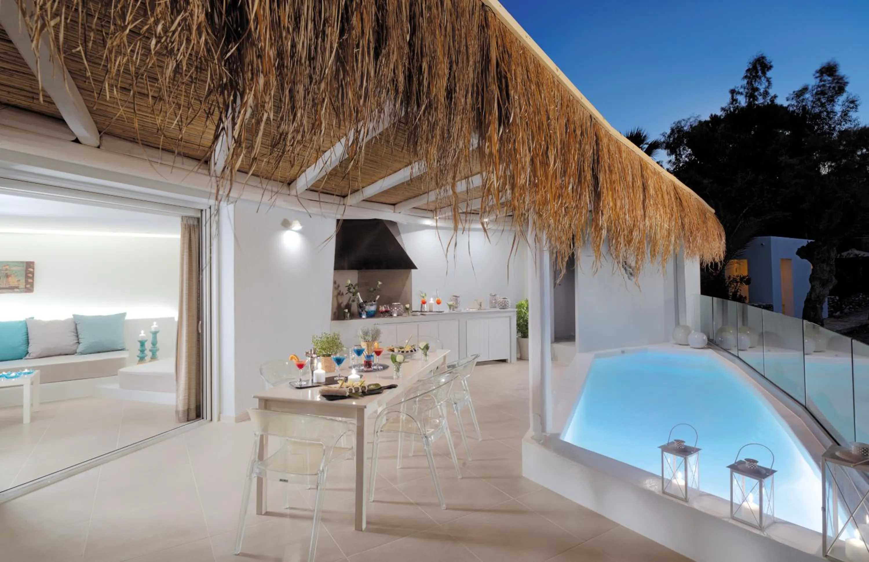 Food and drinks in Out Of The Blue Resort & Spa