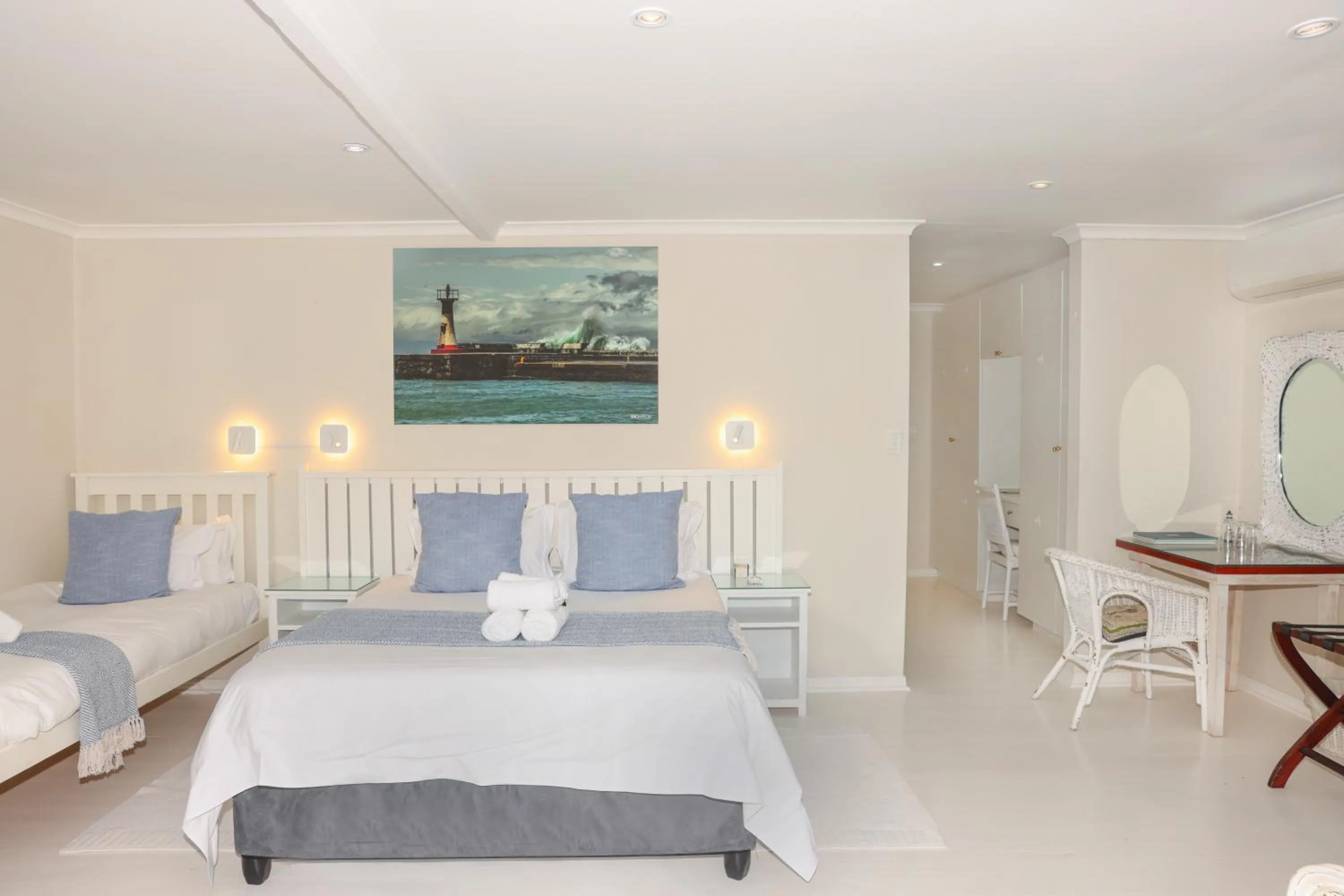 Bedroom, Bed in Brenton Beach House