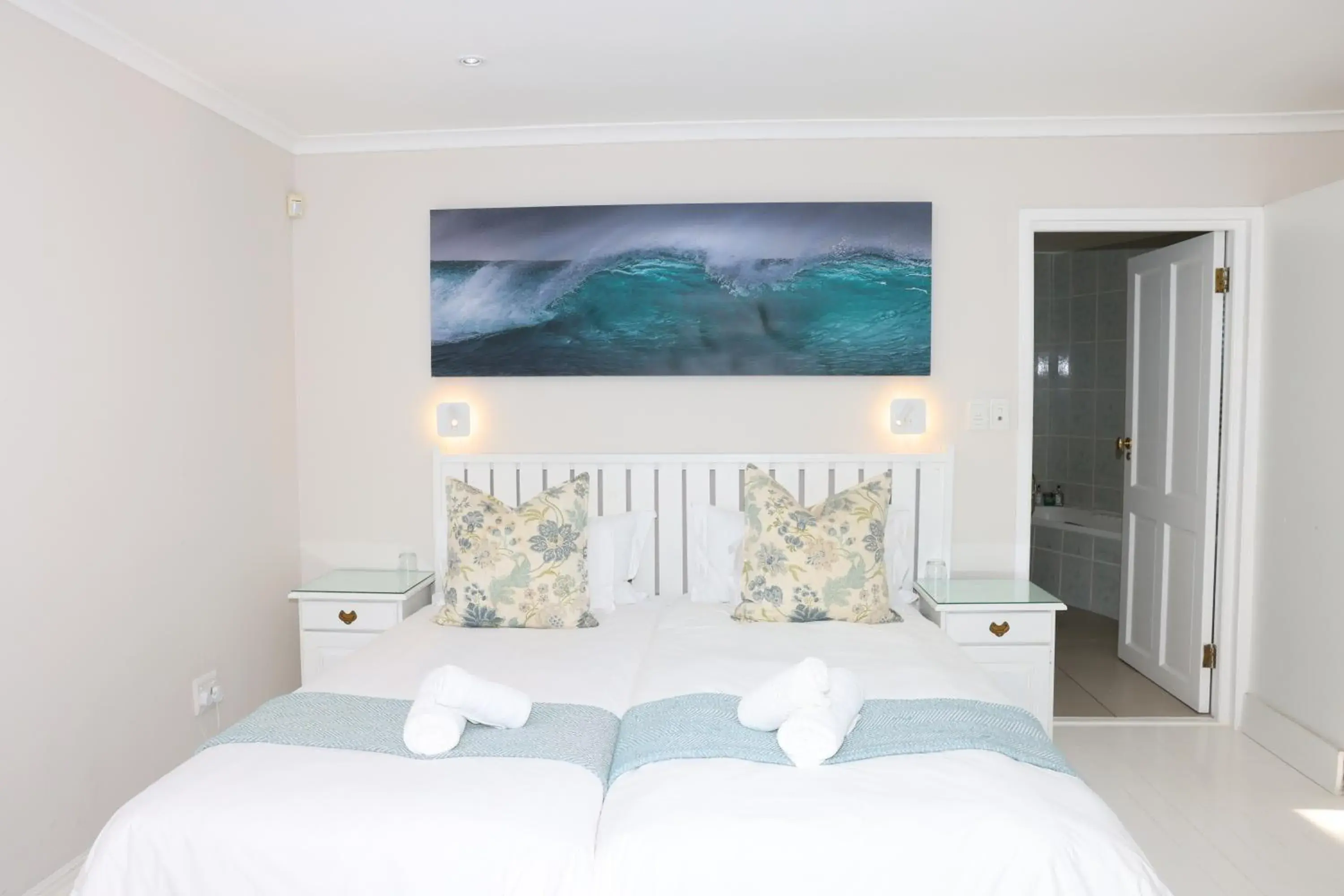 Queen Room - single occupancy in Brenton Beach House Queen Room - single occupancy in Brenton Beach House