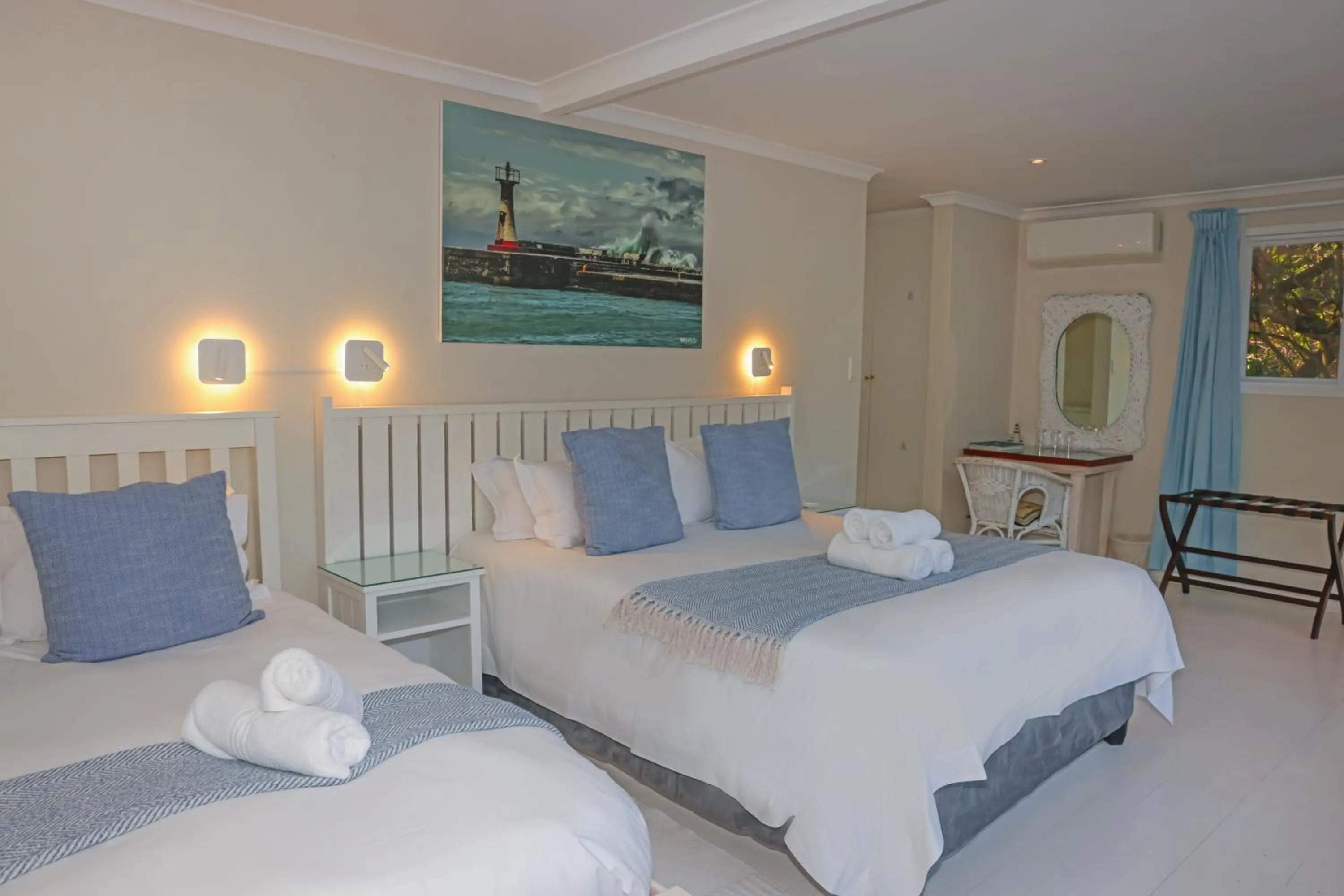 Bedroom, Bed in Brenton Beach House