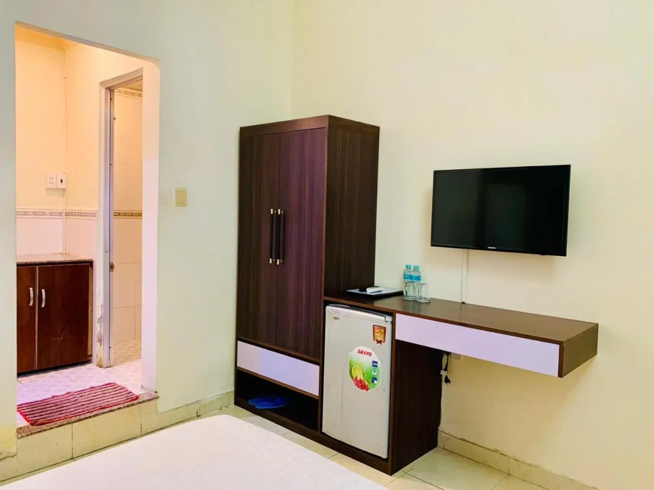 TV and multimedia, Bed in Lam Son Hotel