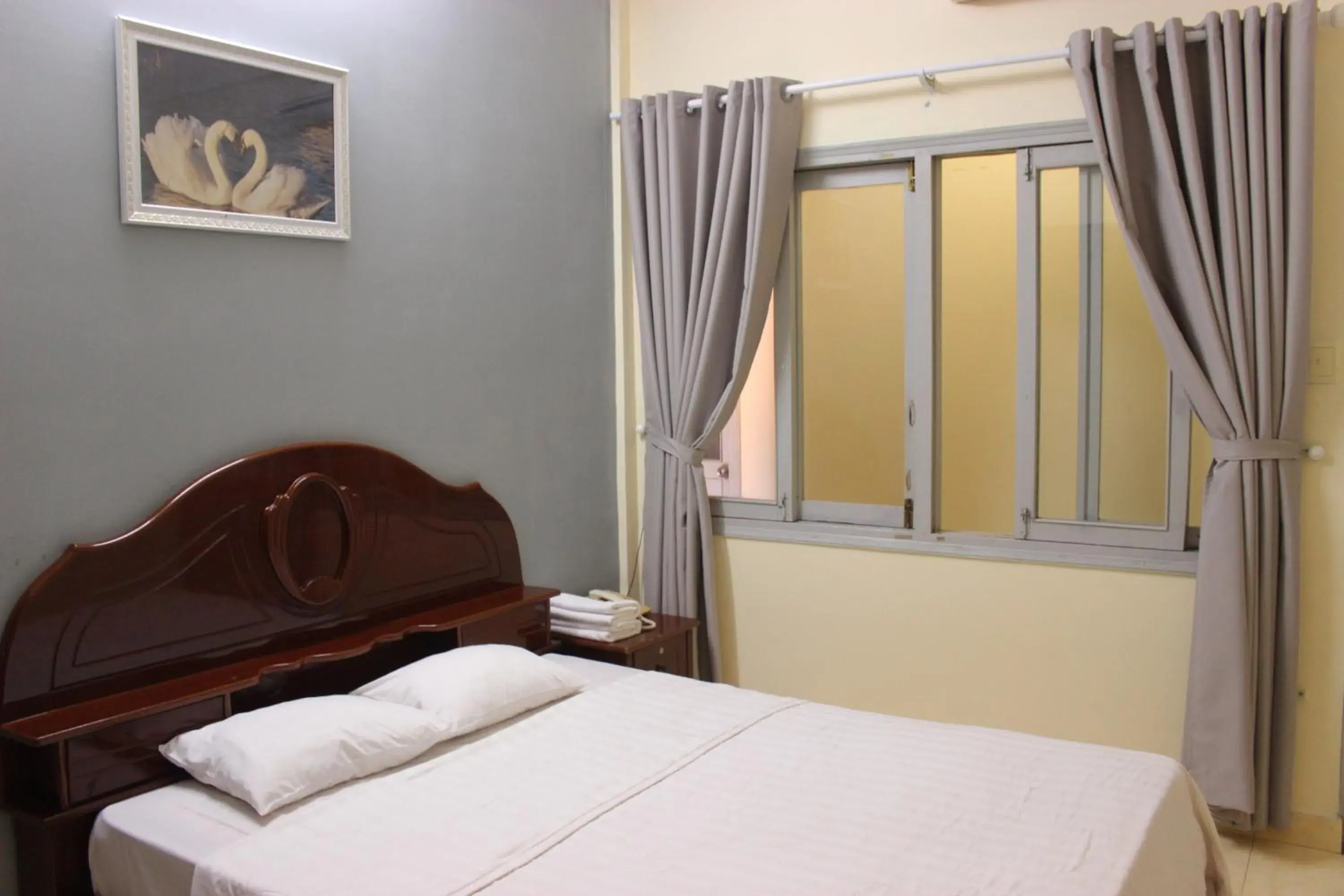 Bedroom, Bed in Lam Son Hotel Bedroom, Bed in Lam Son Hotel