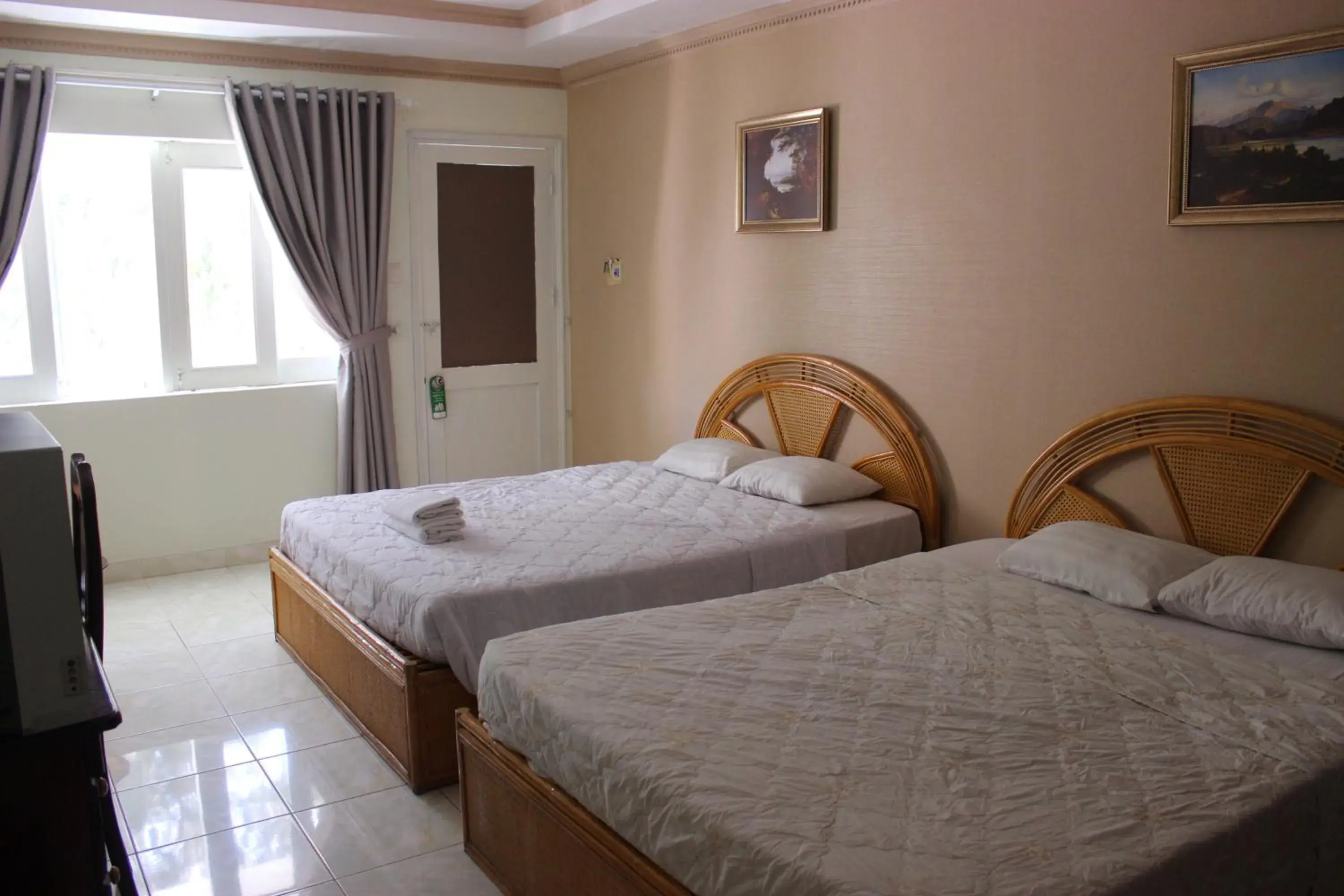 Bedroom, Bed in Lam Son Hotel Bedroom, Bed in Lam Son Hotel