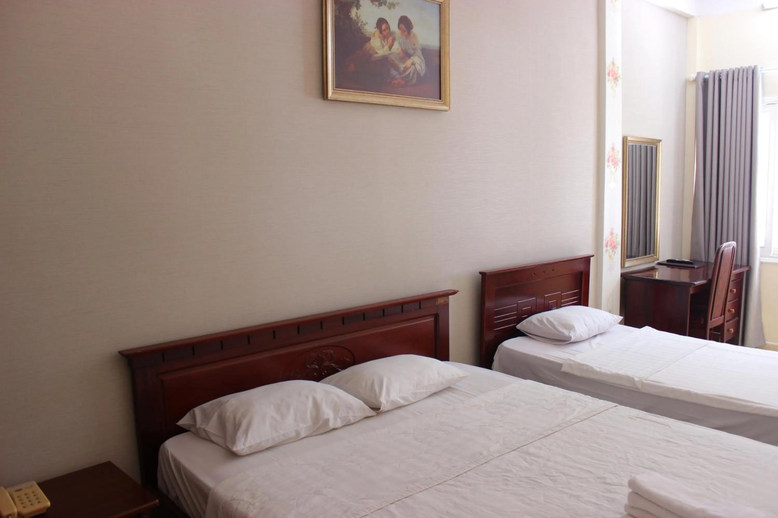 Bedroom, Bed in Lam Son Hotel