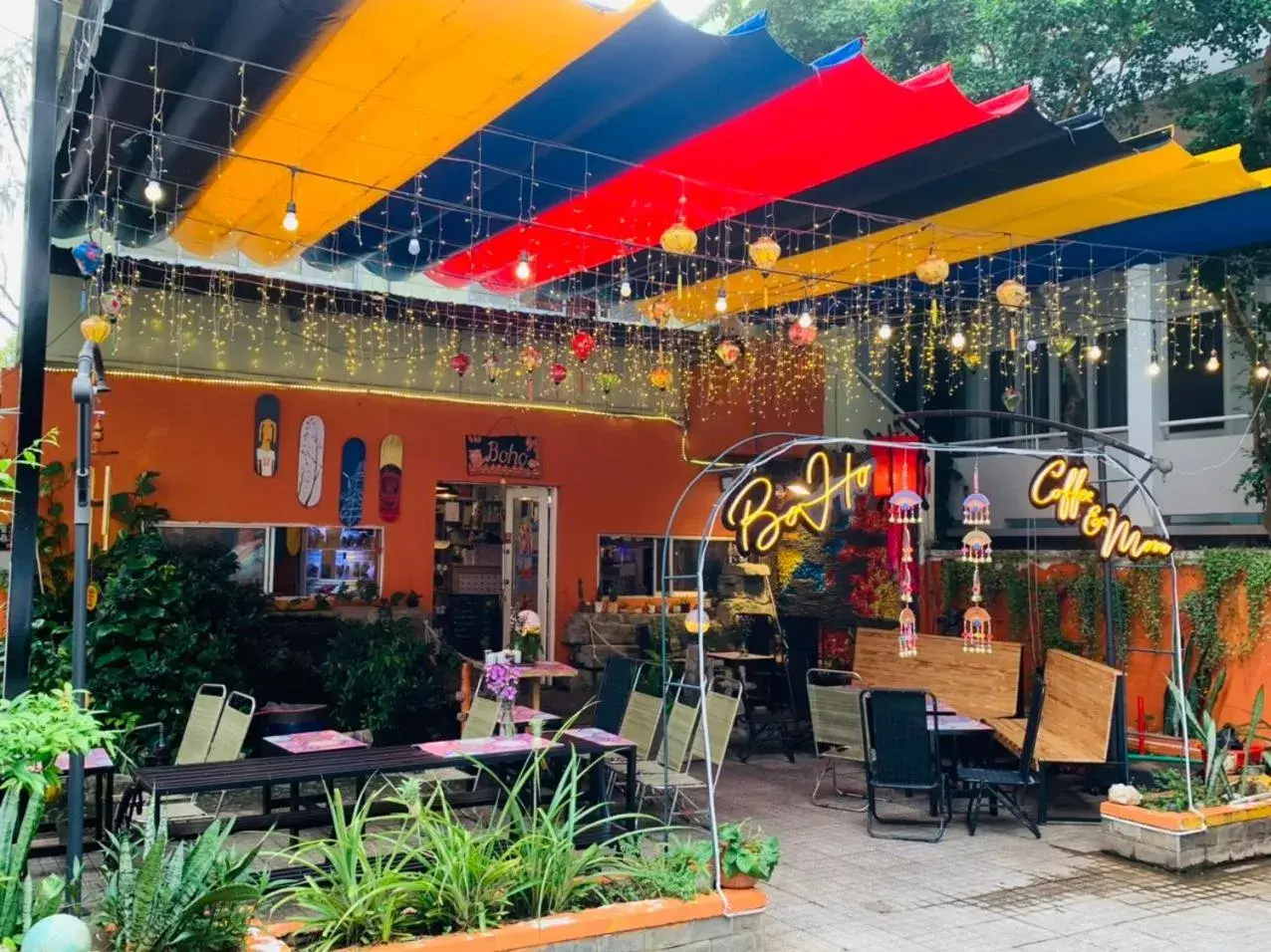 Restaurant/places to eat in Lam Son Hotel Restaurant/places to eat in Lam Son Hotel