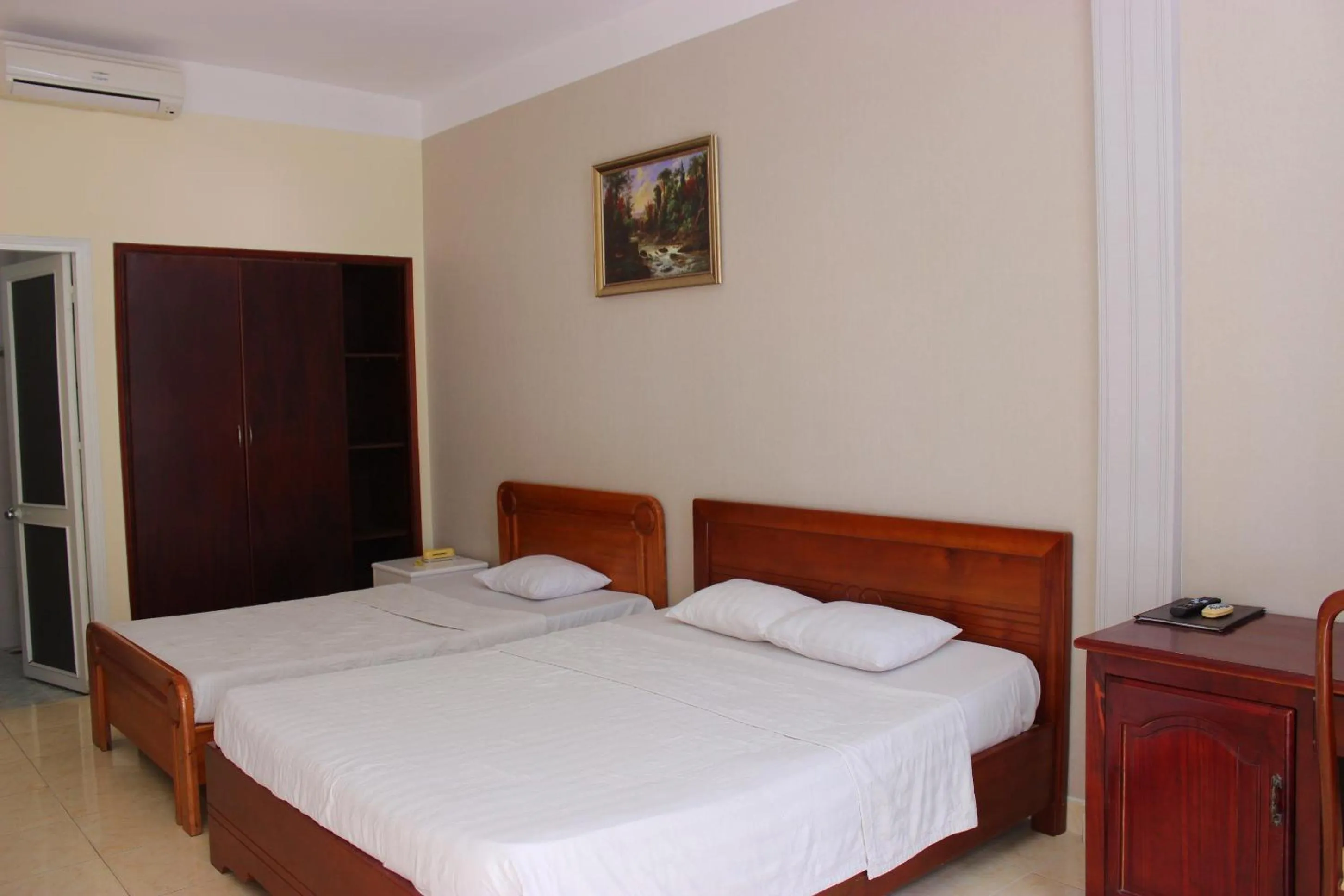 Bedroom, Bed in Lam Son Hotel