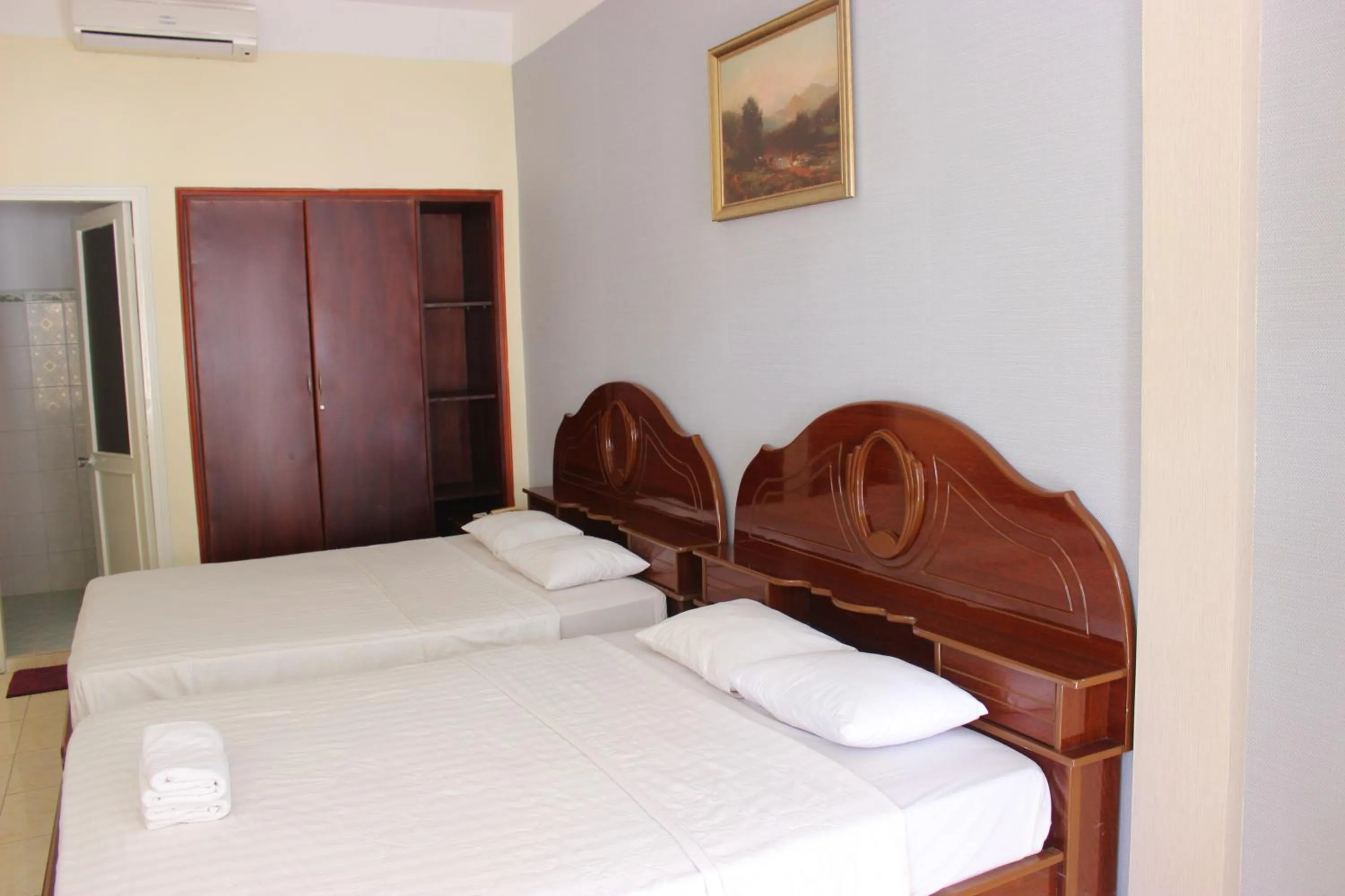 Bedroom, Bed in Lam Son Hotel