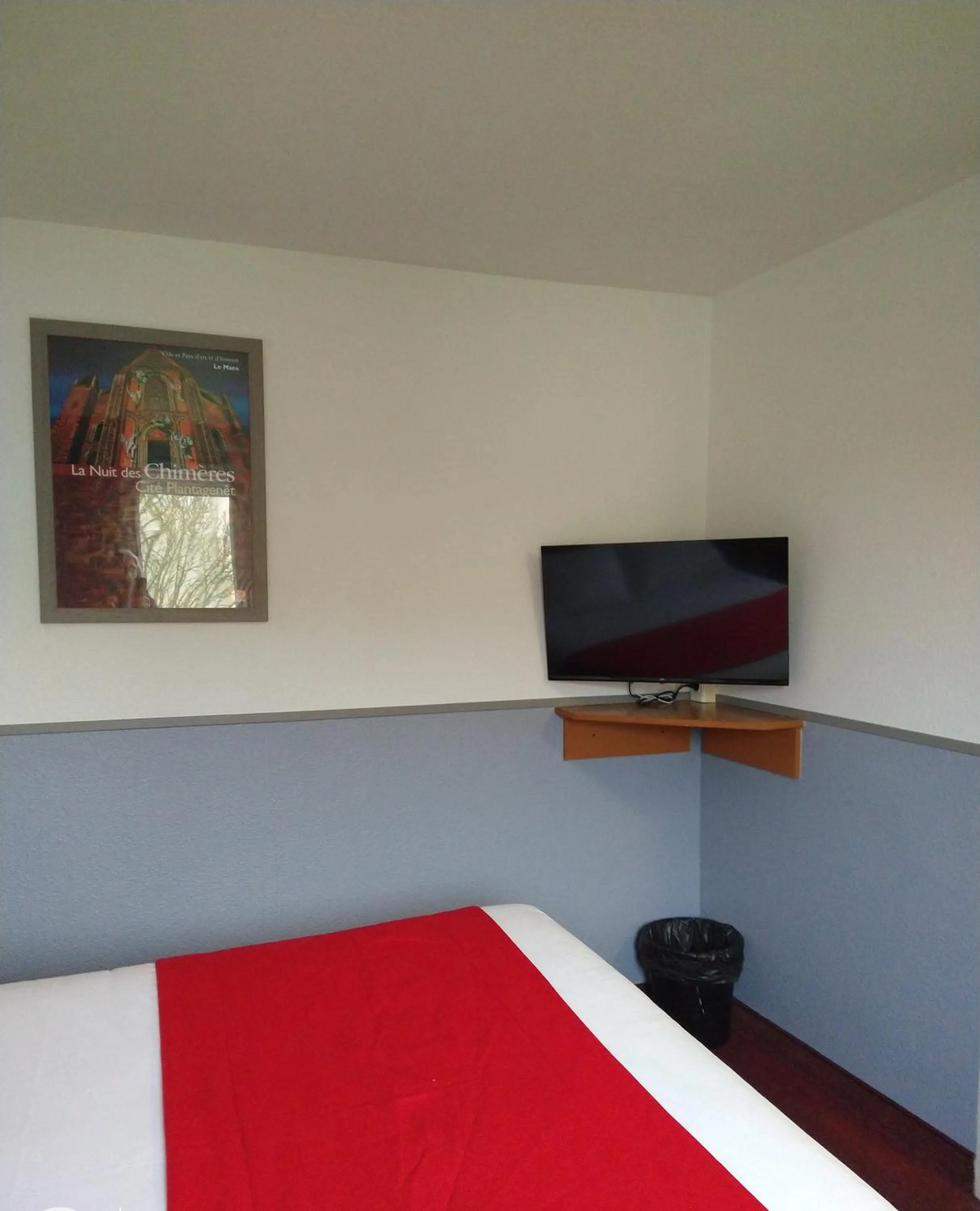 Photo of the whole room, Bed in Quick Palace Le Mans