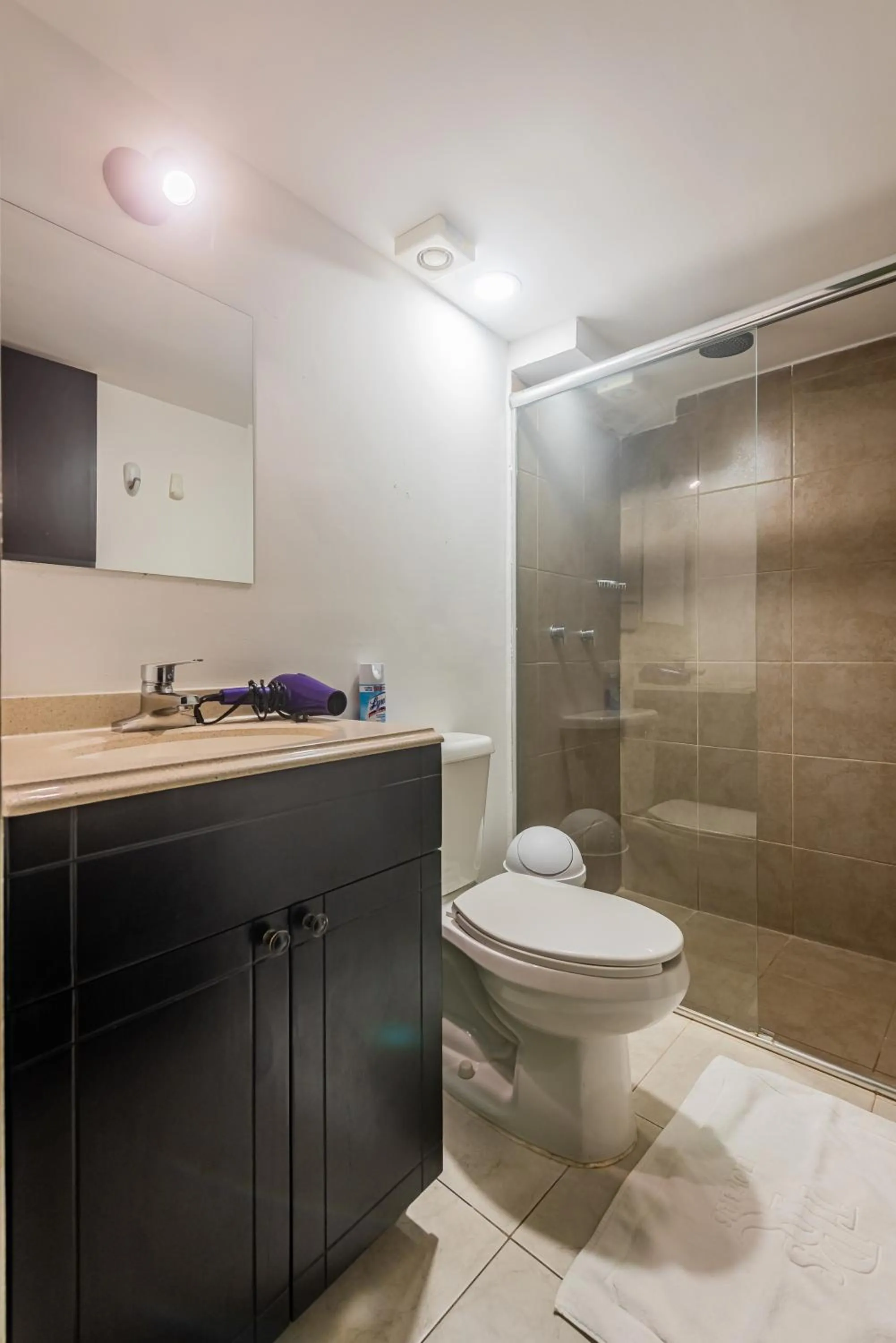 Bathroom in Cancún Suites Apartments - Hotel Zone