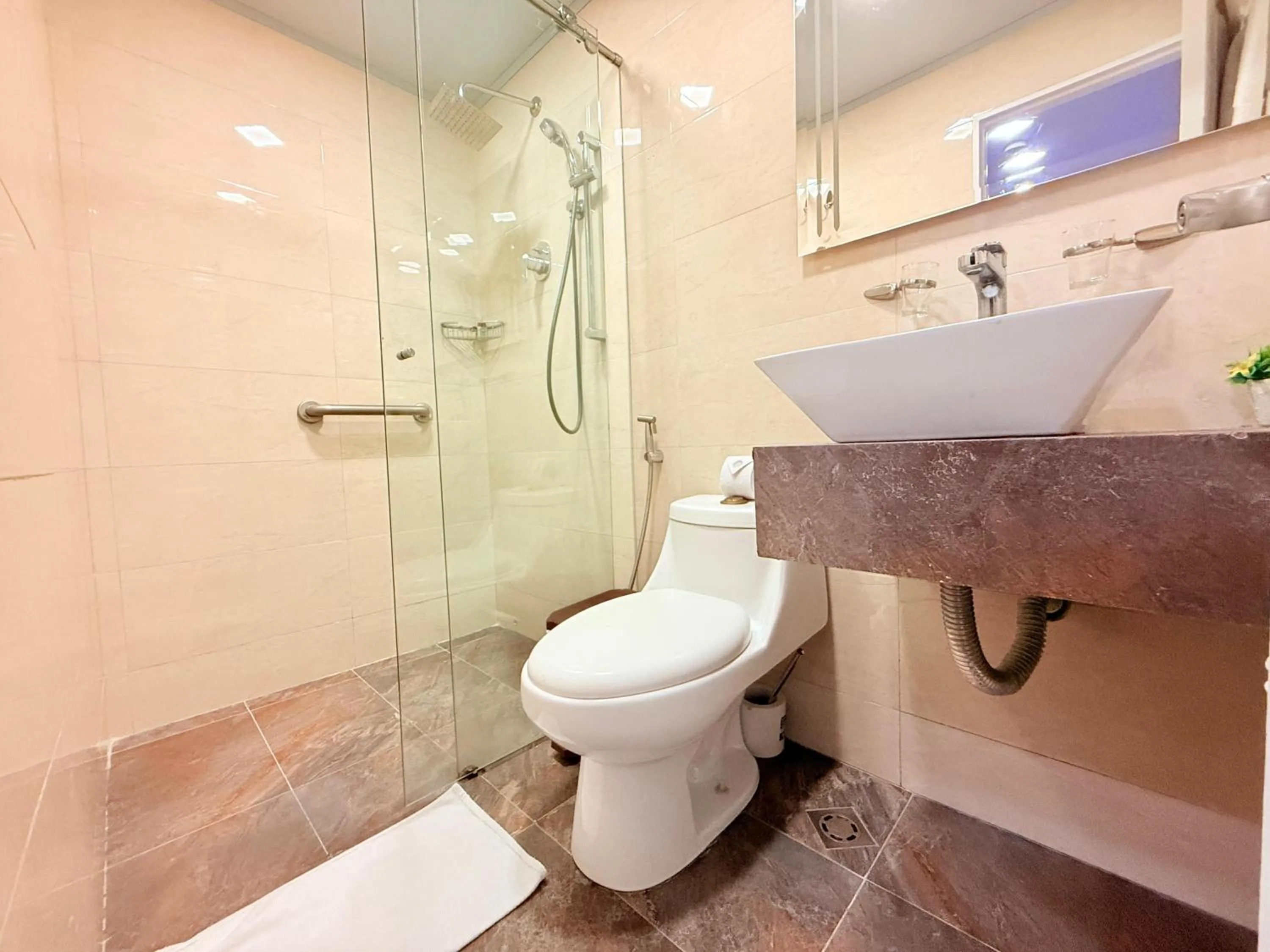 Shower in Hotel Veler