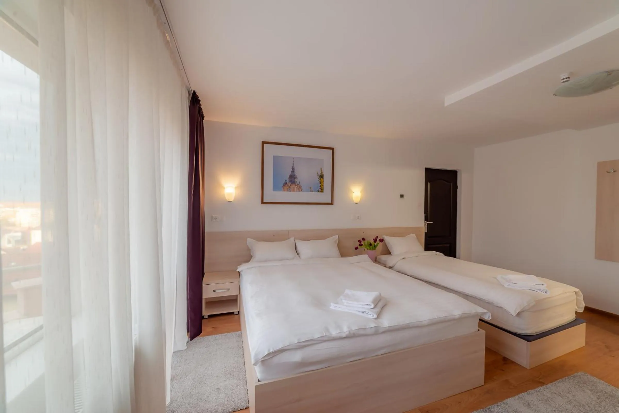 Photo of the whole room, Bed in Pension Cluj