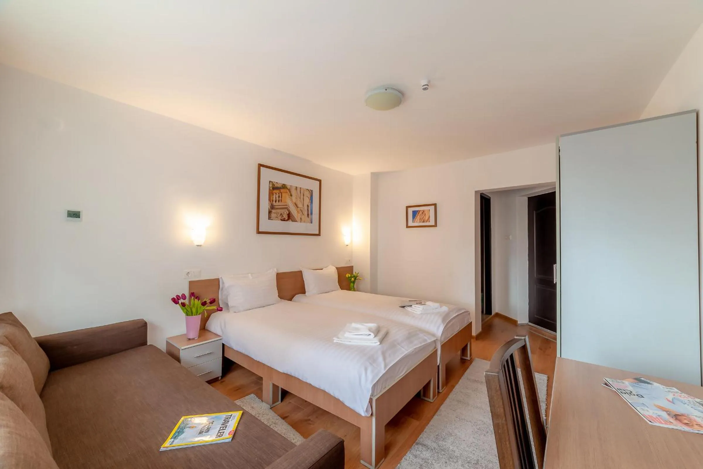 Photo of the whole room, Bed in Pension Cluj