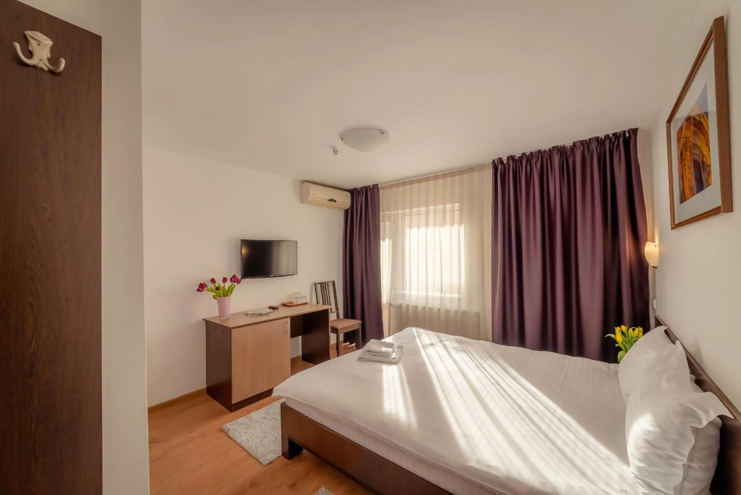 Photo of the whole room, Bed in Pension Cluj