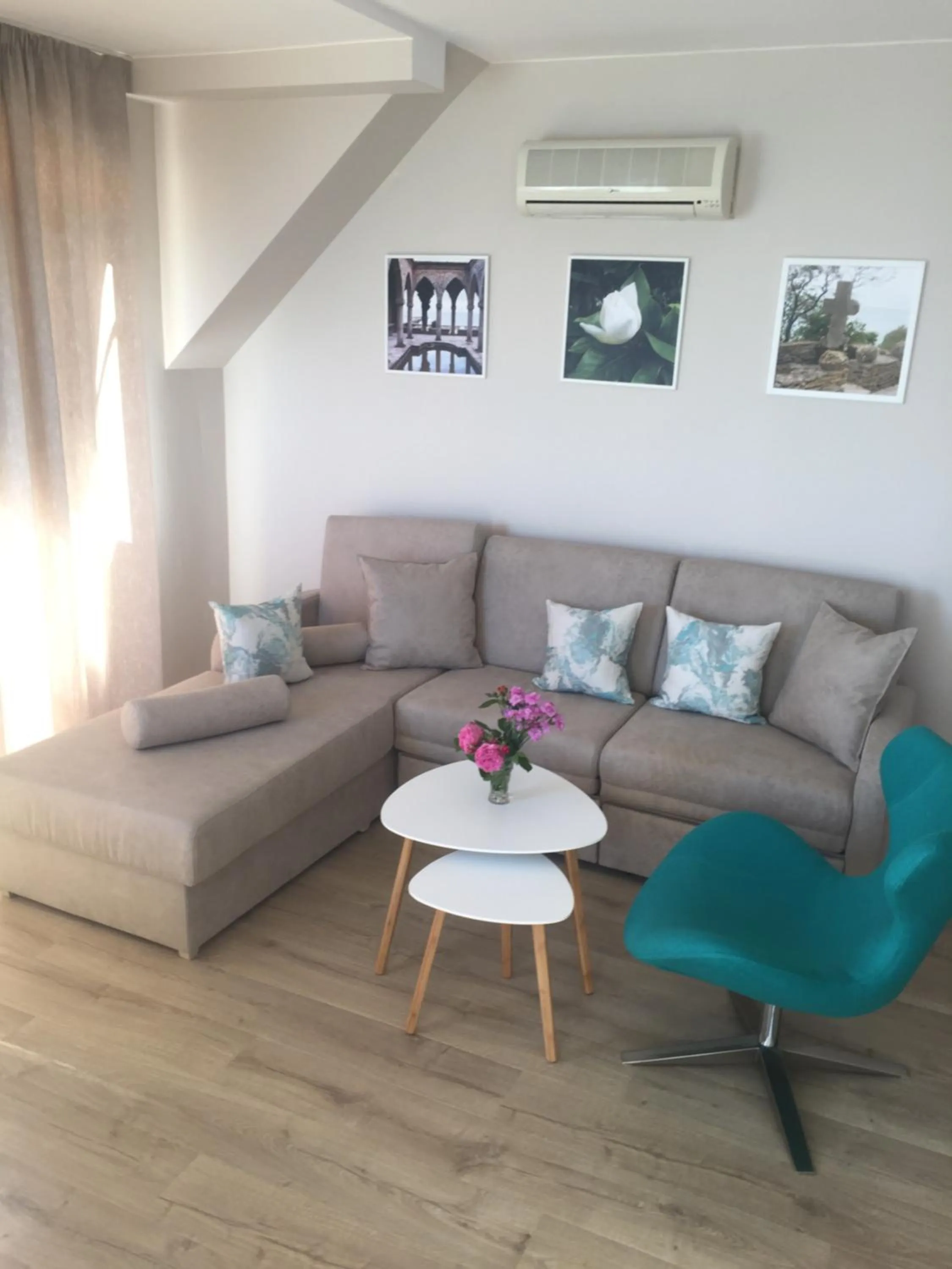 Living room in Helios Hotel