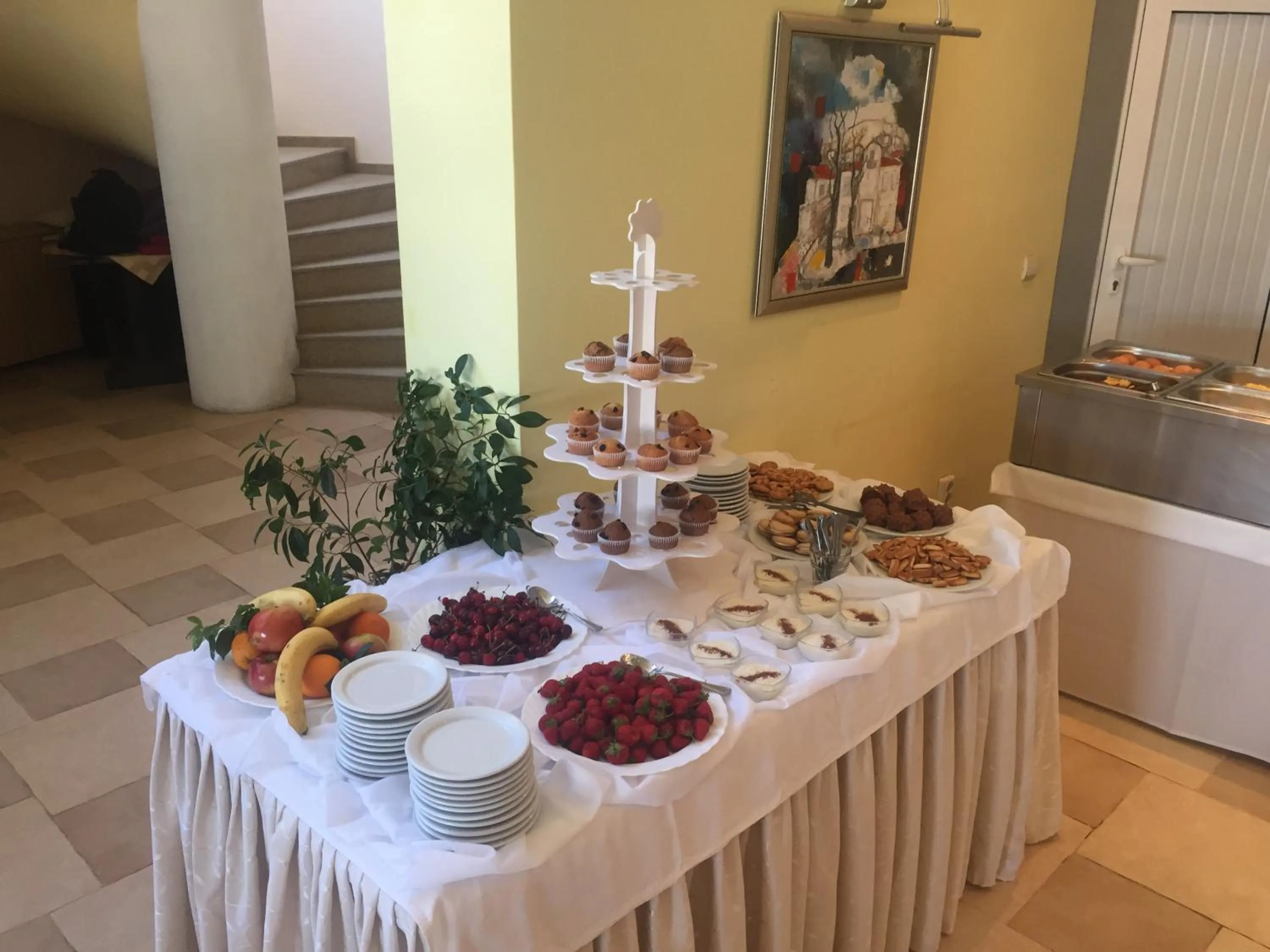 Restaurant/places to eat in Helios Hotel