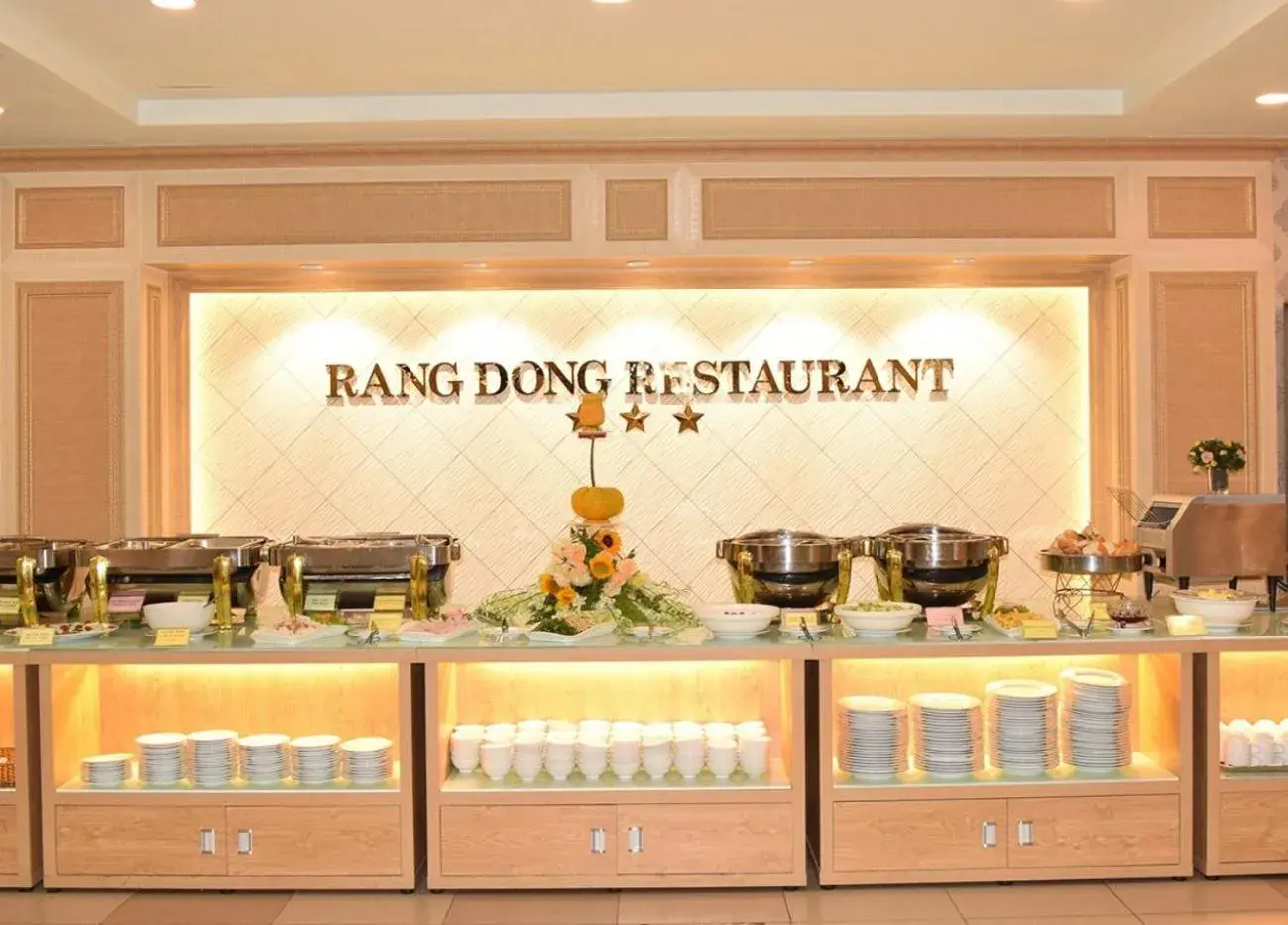 Restaurant/places to eat in Rang Dong Hotel Restaurant/places to eat in Rang Dong Hotel