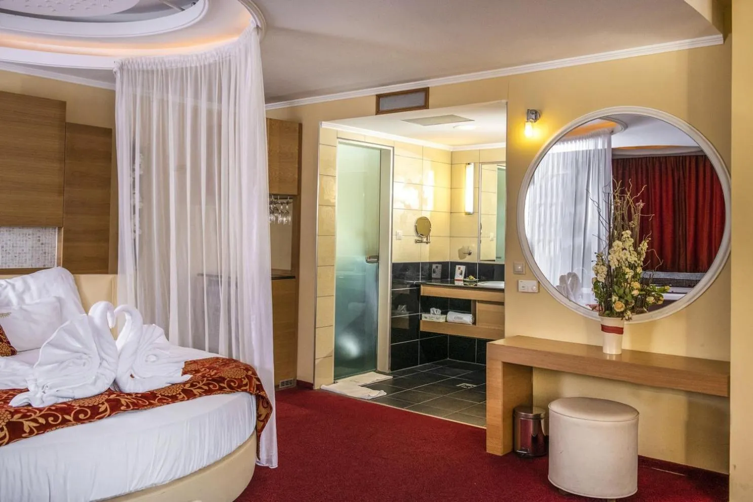 Bathroom, Bed in Erdőspuszta Club Hotel