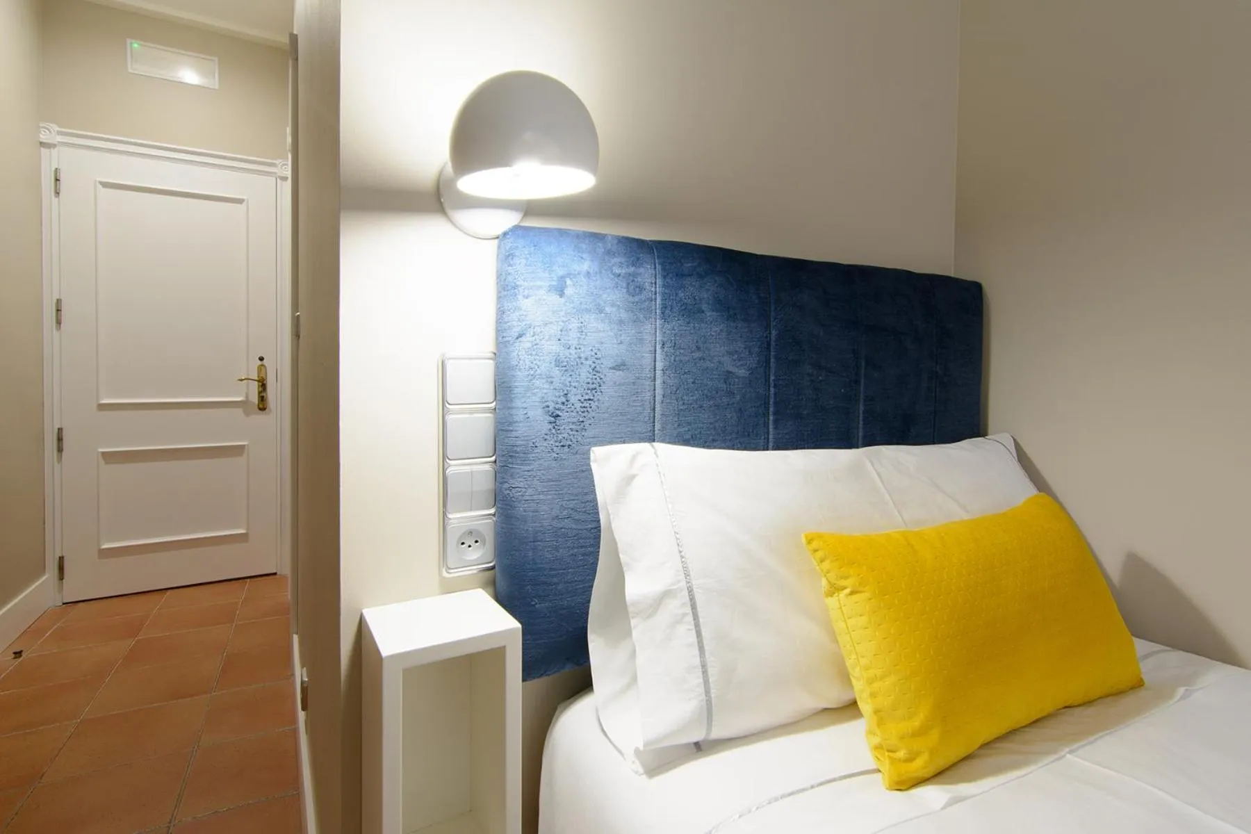 Photo of the whole room, Bed in Pazo de Mendoza