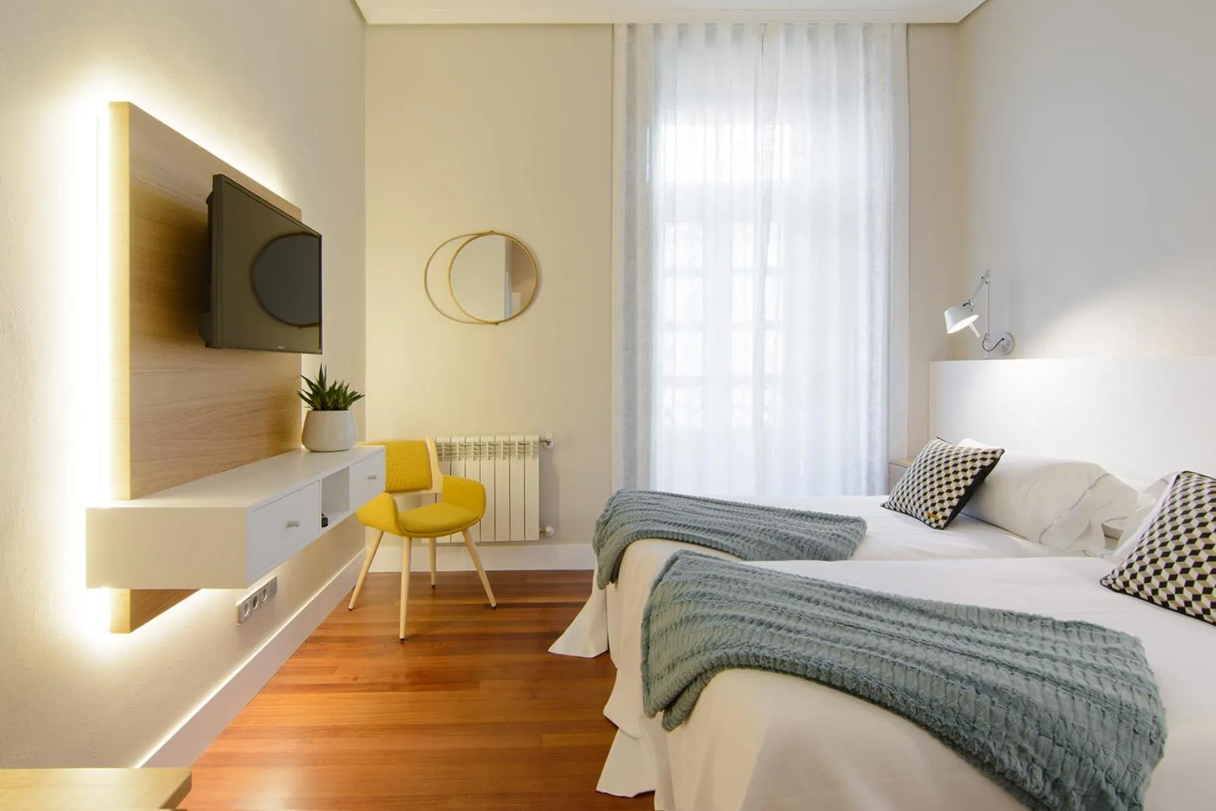 Photo of the whole room, Bed in Pazo de Mendoza