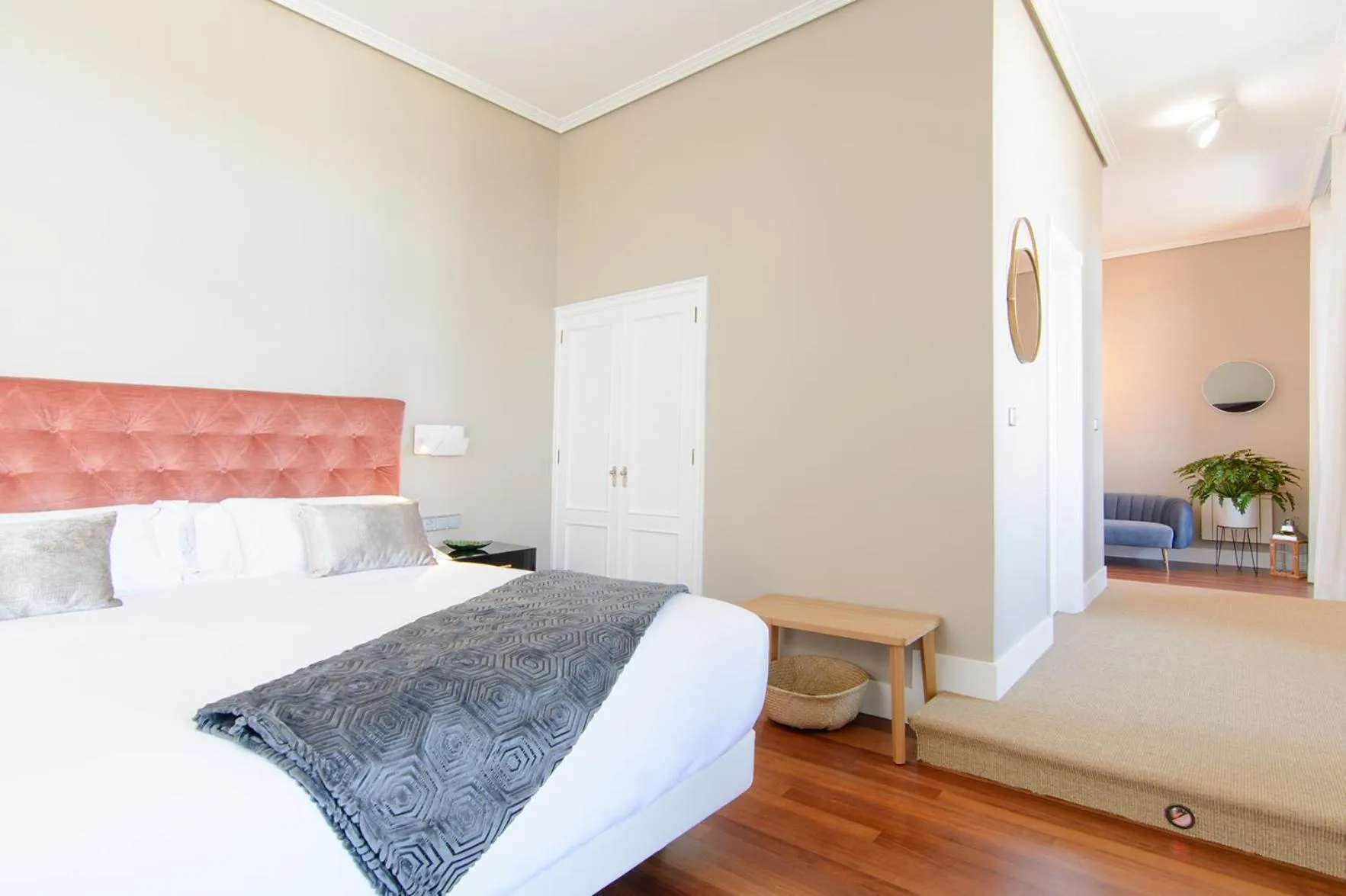 Photo of the whole room, Bed in Pazo de Mendoza