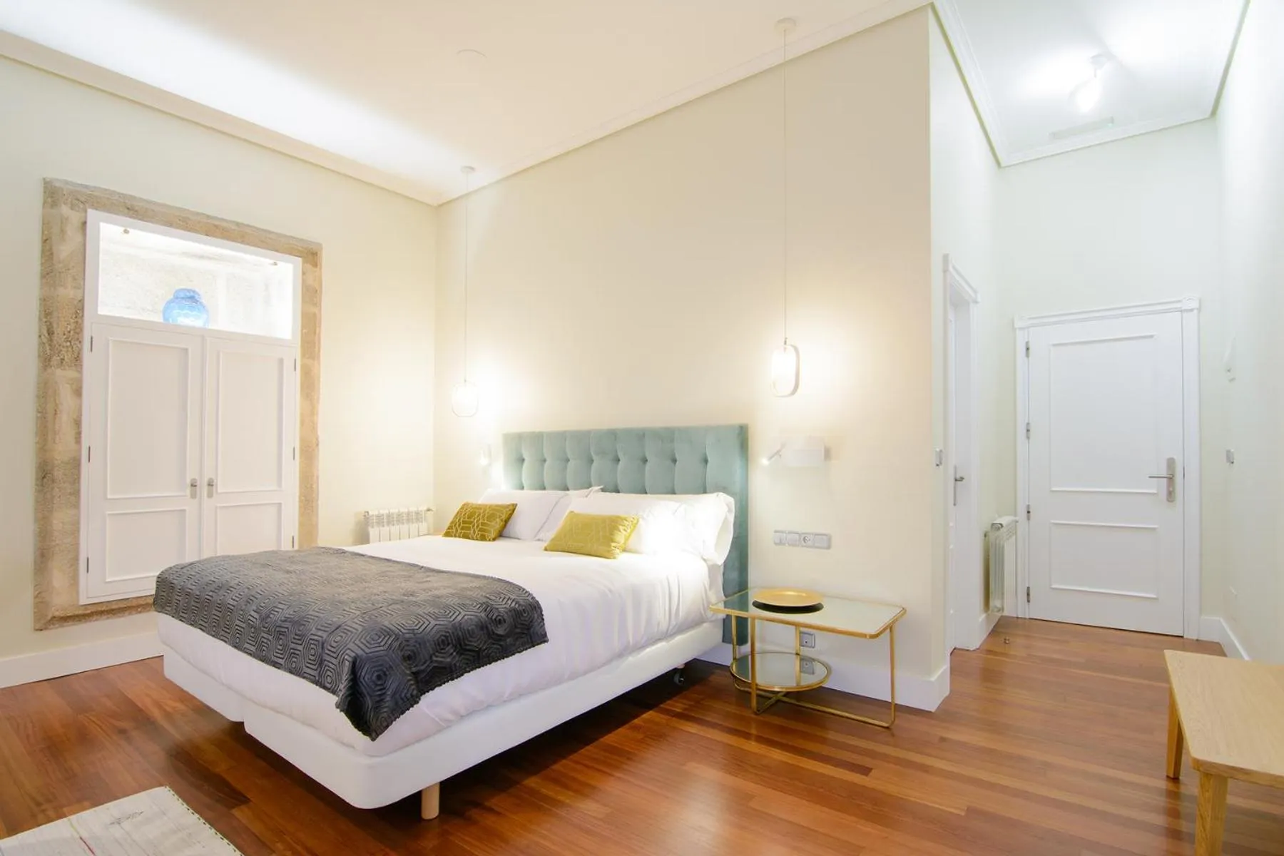 Photo of the whole room, Bed in Pazo de Mendoza