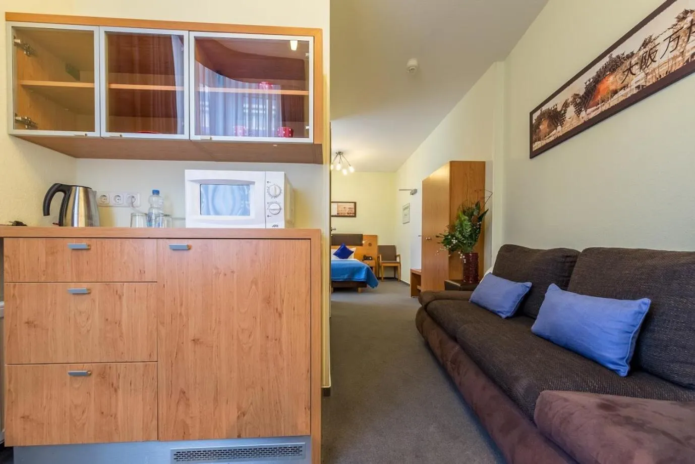 Photo of the whole room in Hotel Expo Frankfurt City Centre - Self Check-In