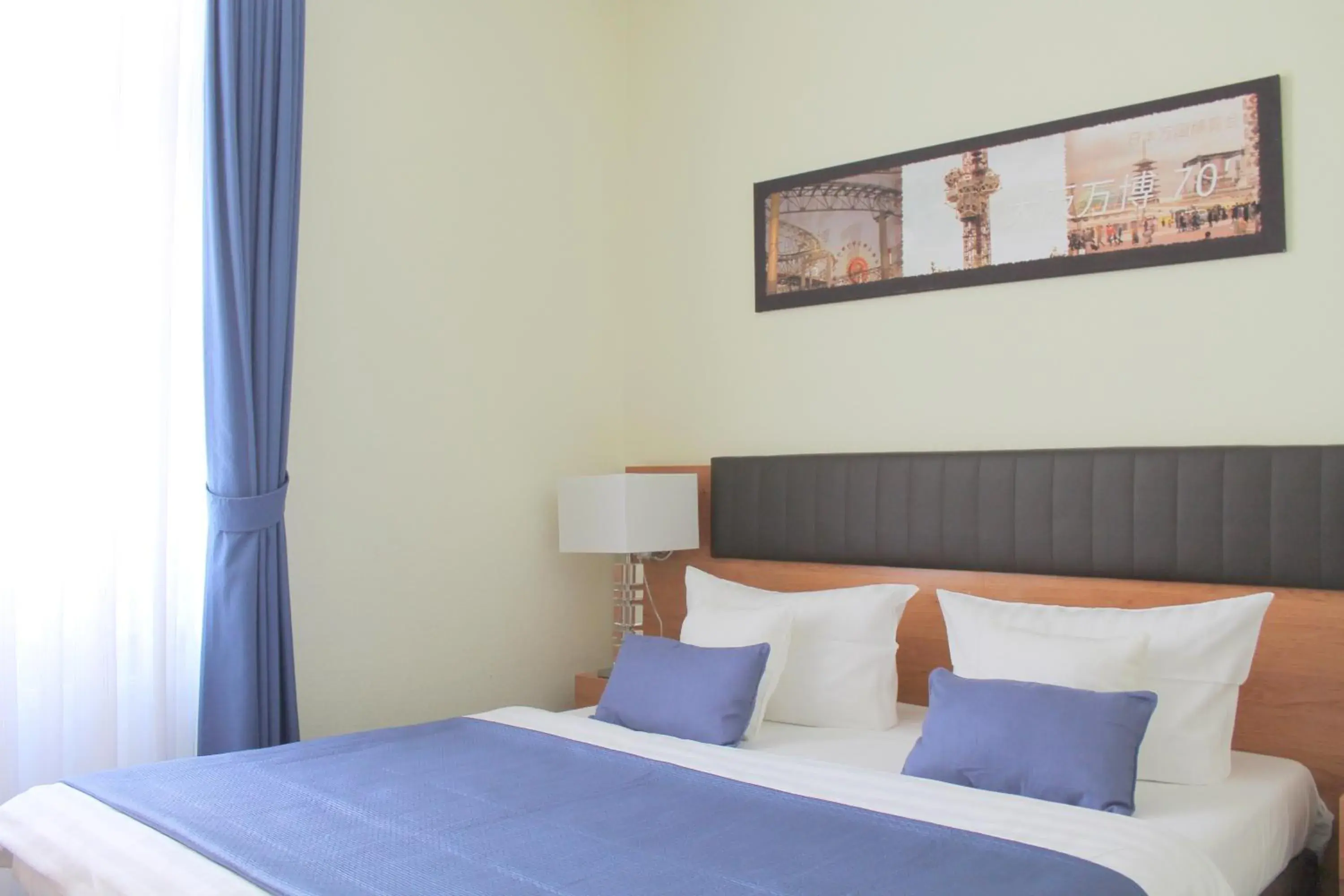 Bed in Hotel Expo Frankfurt City Centre - Self Check-In Bed in Hotel Expo Frankfurt City Centre - Self Check-In