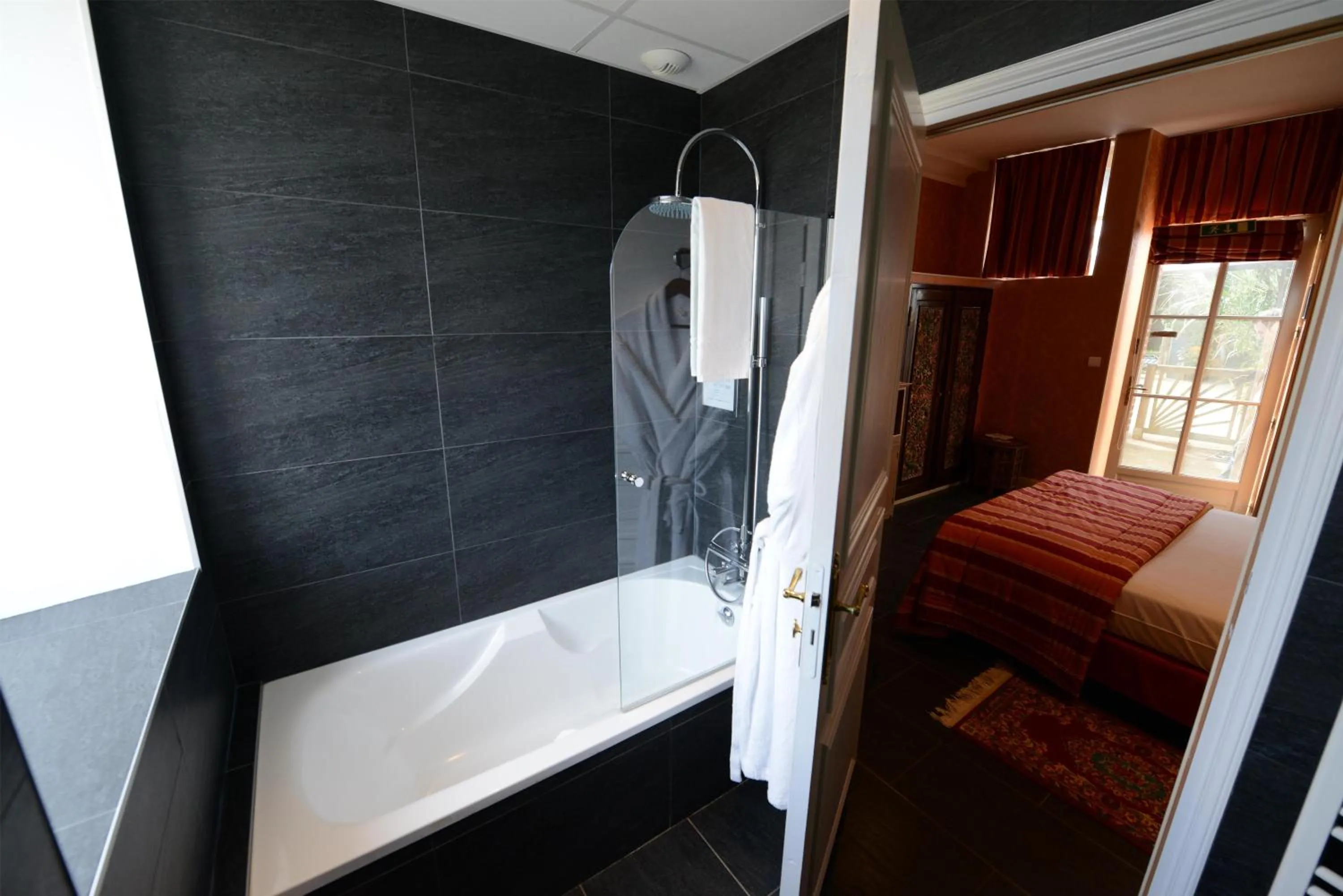 Bathroom, Bed in Domaine du Boisniard