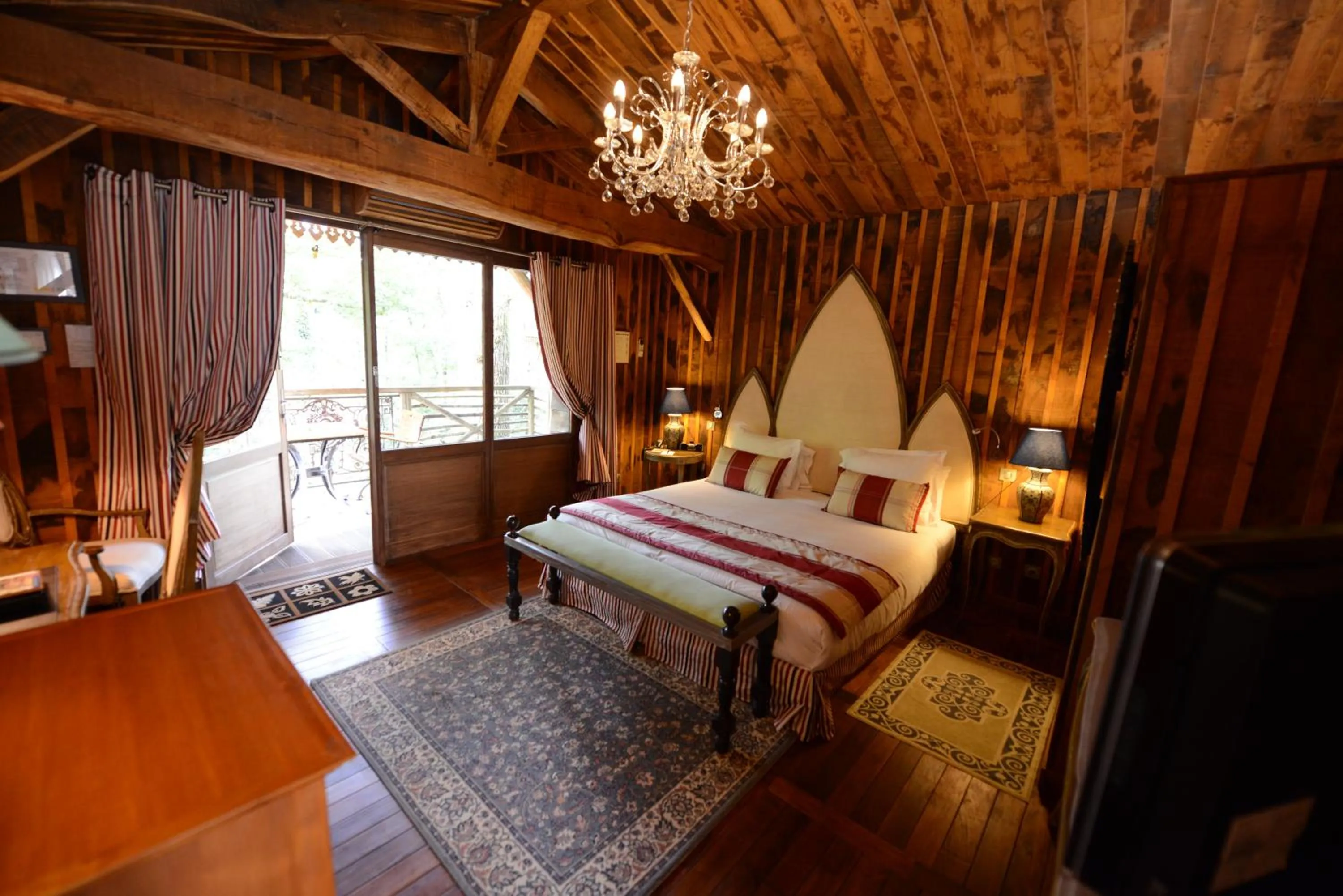 Photo of the whole room, Bed in Chateau Du Boisniard