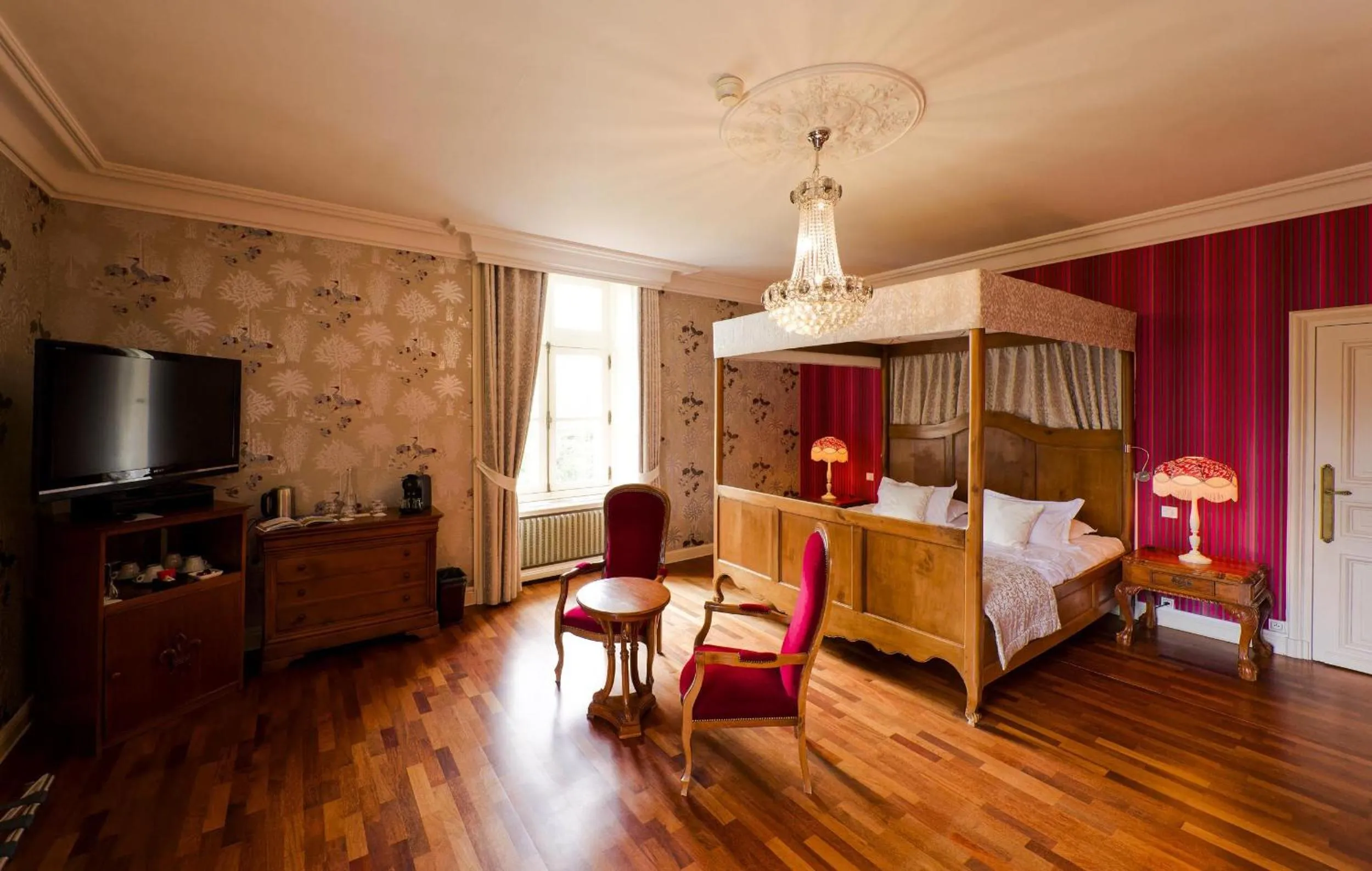 Photo of the whole room, Bed in Domaine du Boisniard