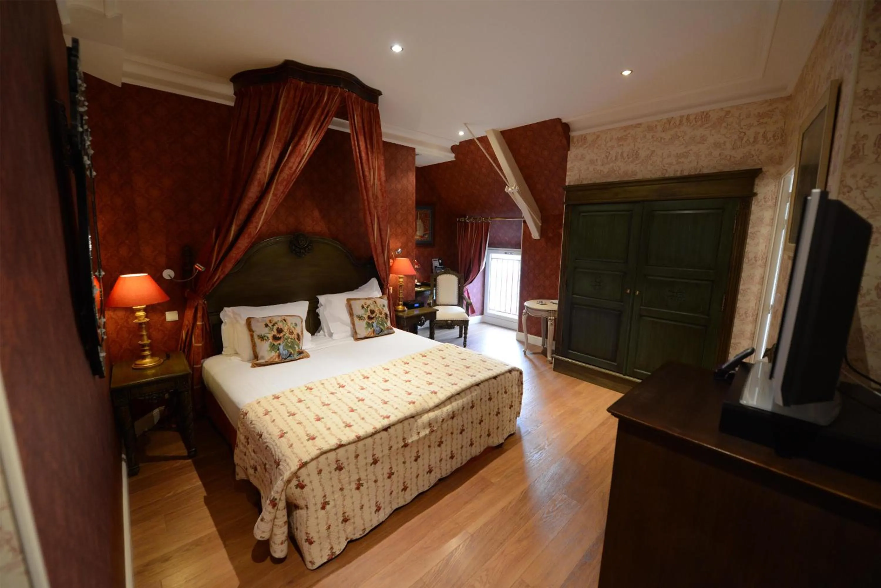 Photo of the whole room, Bed in Domaine du Boisniard