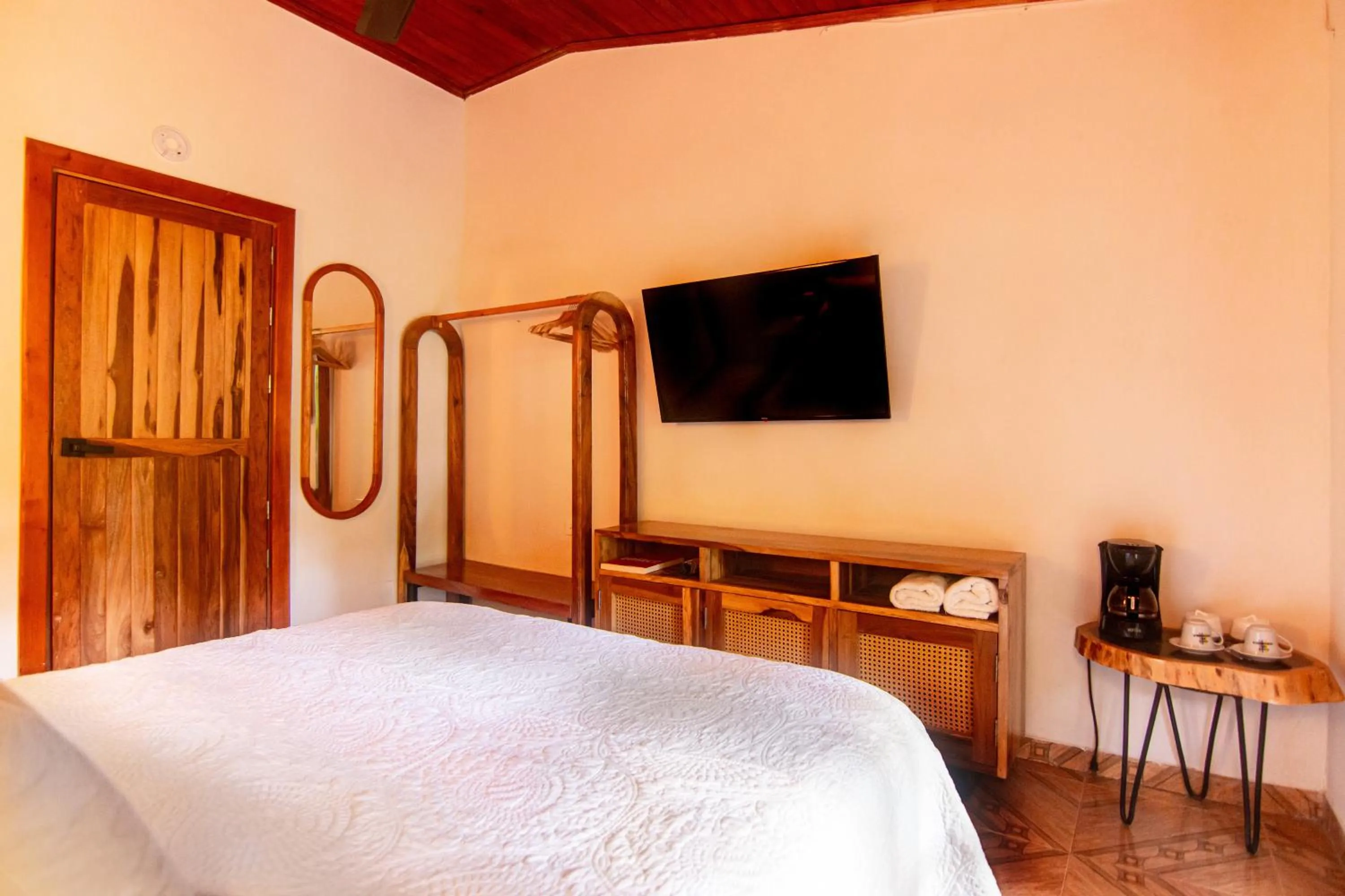 TV and multimedia, Bed in Portales del Tayrona Garden Hotel