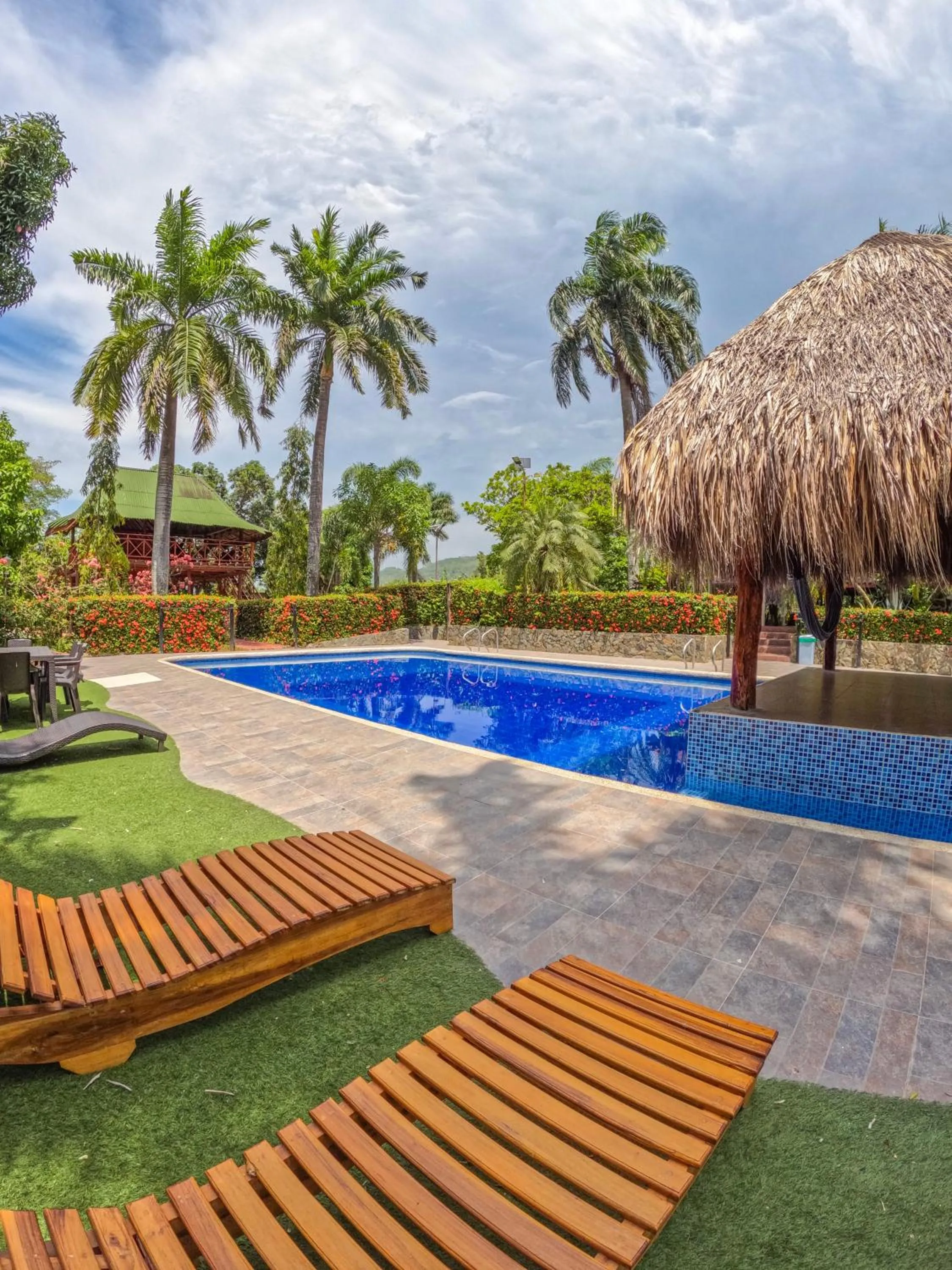 Swimming pool in Portales del Tayrona Garden Hotel
