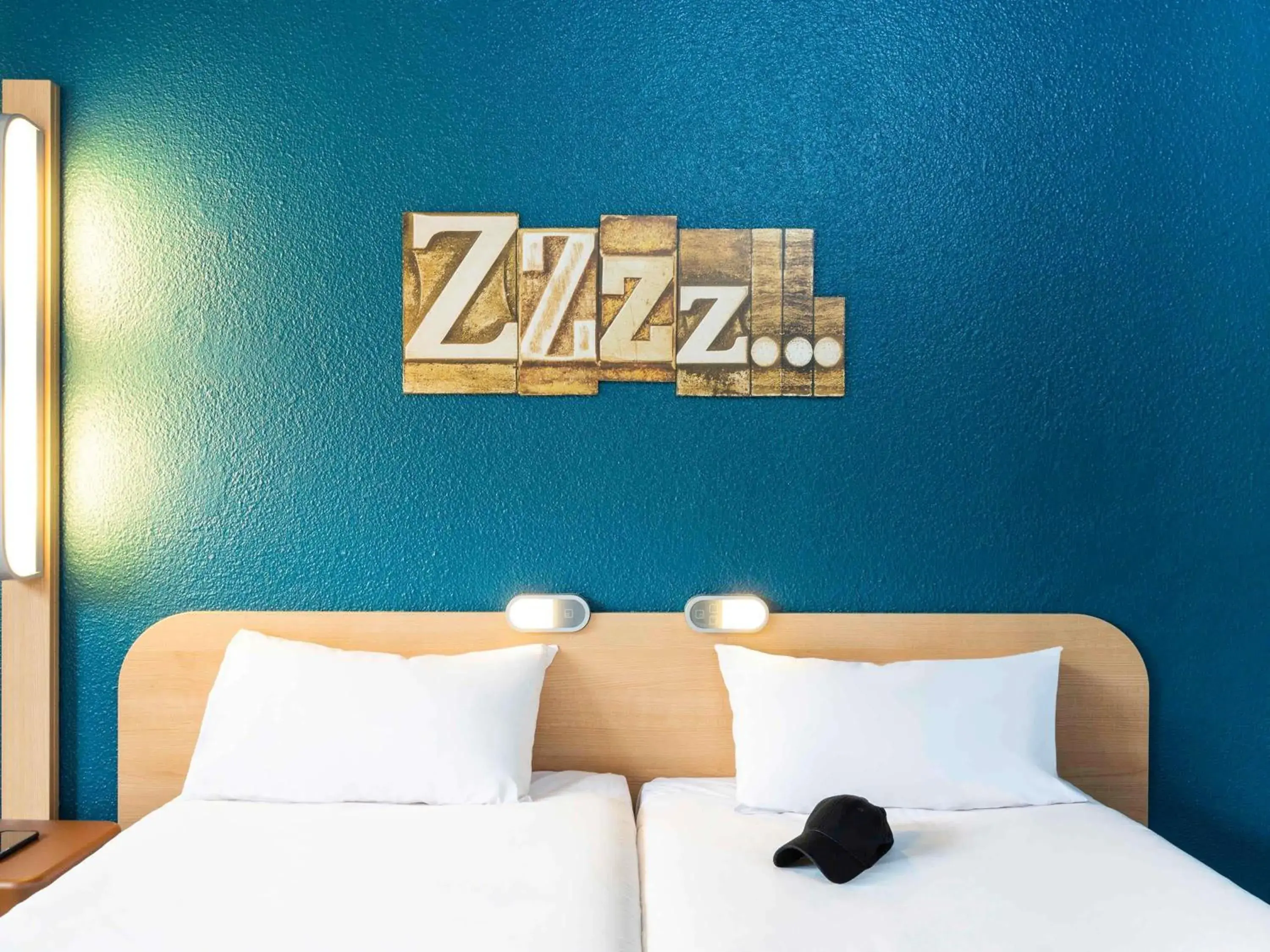 Bedroom, Bed in ibis budget Paris Porte de Pantin Bedroom, Bed in ibis budget Paris Porte de Pantin