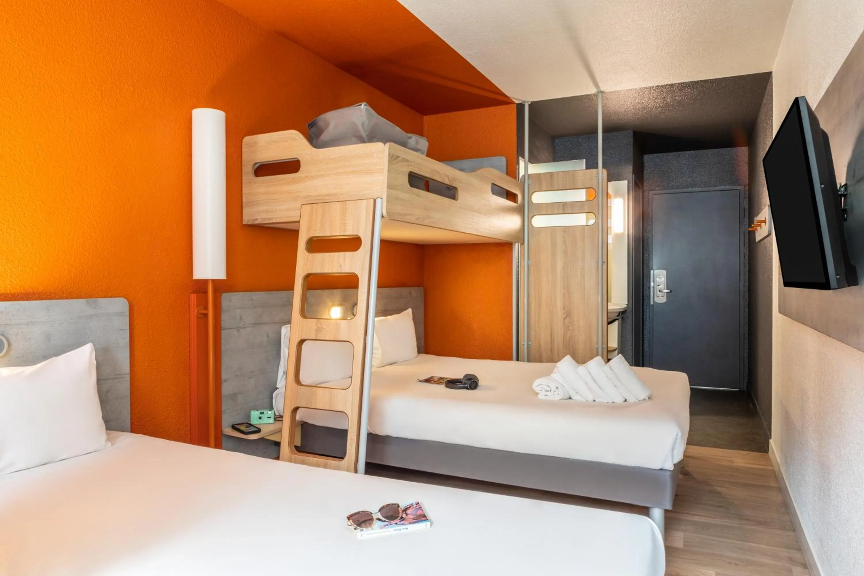 Photo of the whole room, Bed in ibis budget Paris Porte de Pantin