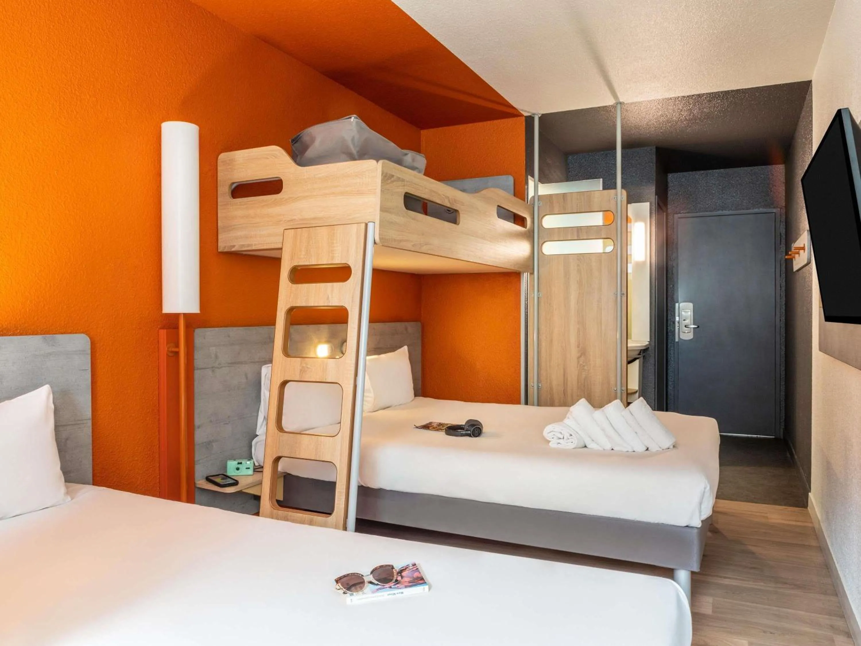 Bedroom, Bed in ibis budget Paris Porte de Pantin