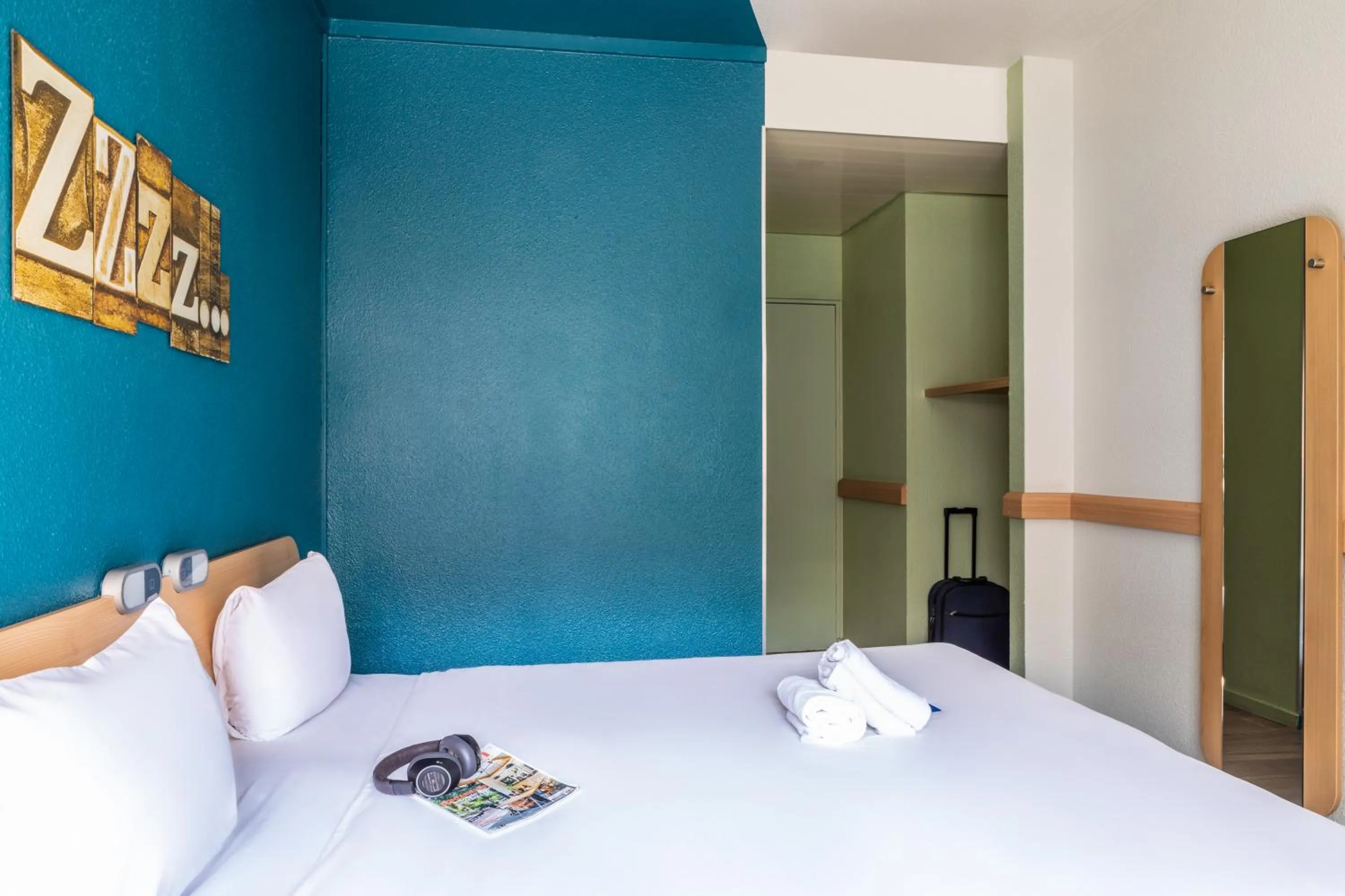 Photo of the whole room, Bed in ibis budget Paris Porte de Pantin