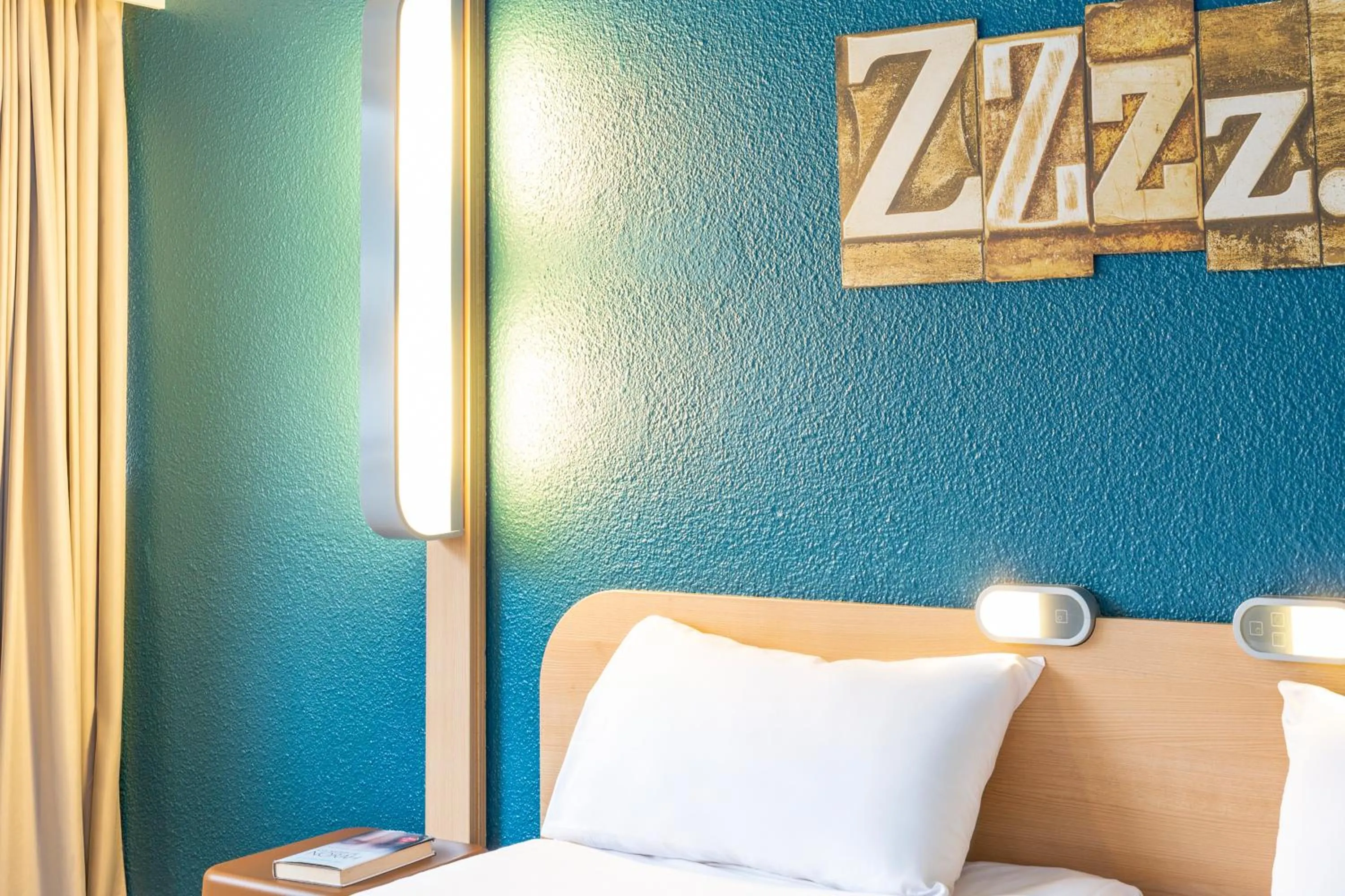 Photo of the whole room, Bed in ibis budget Paris Porte de Pantin