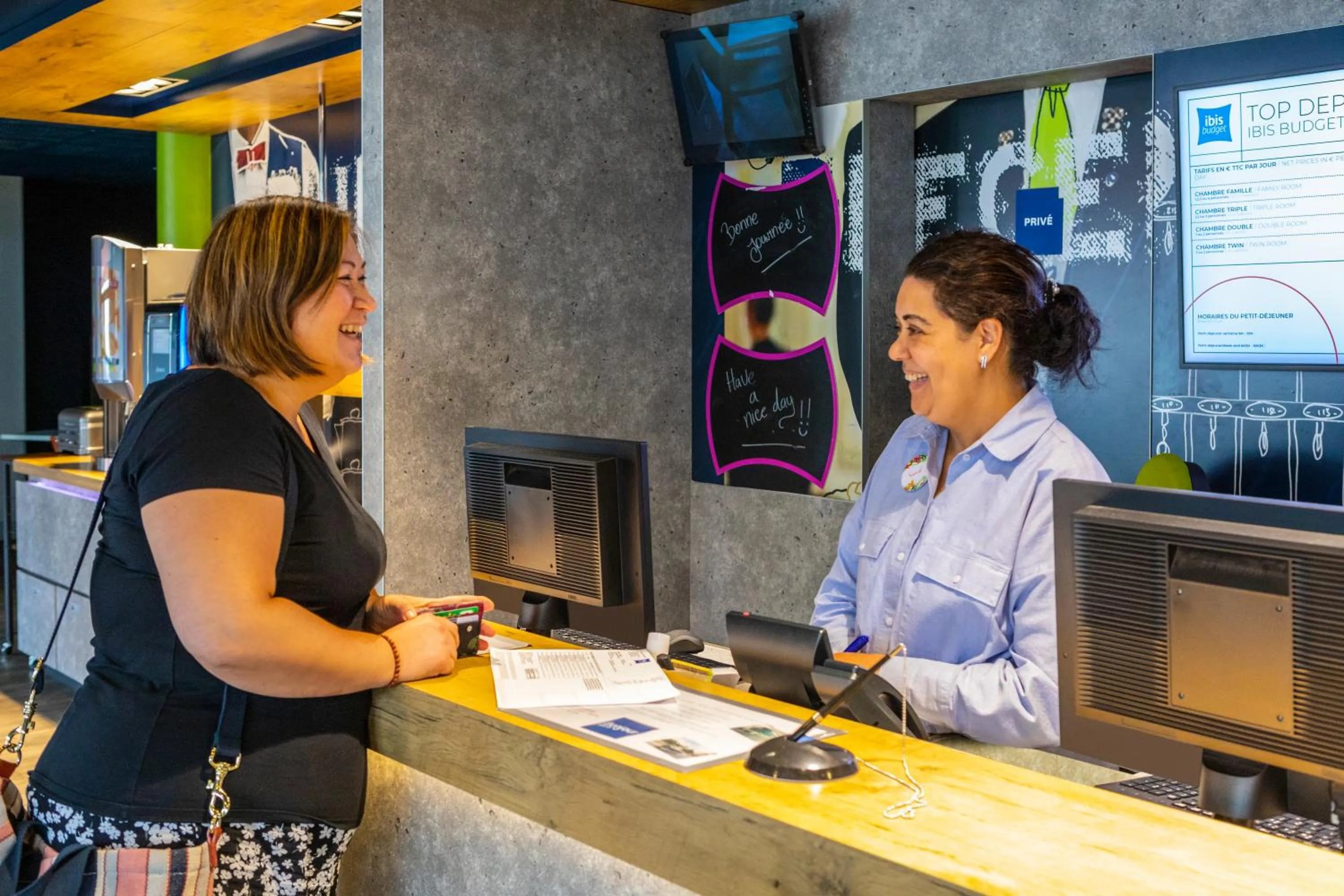 Lobby or reception in ibis budget Paris Porte de Pantin