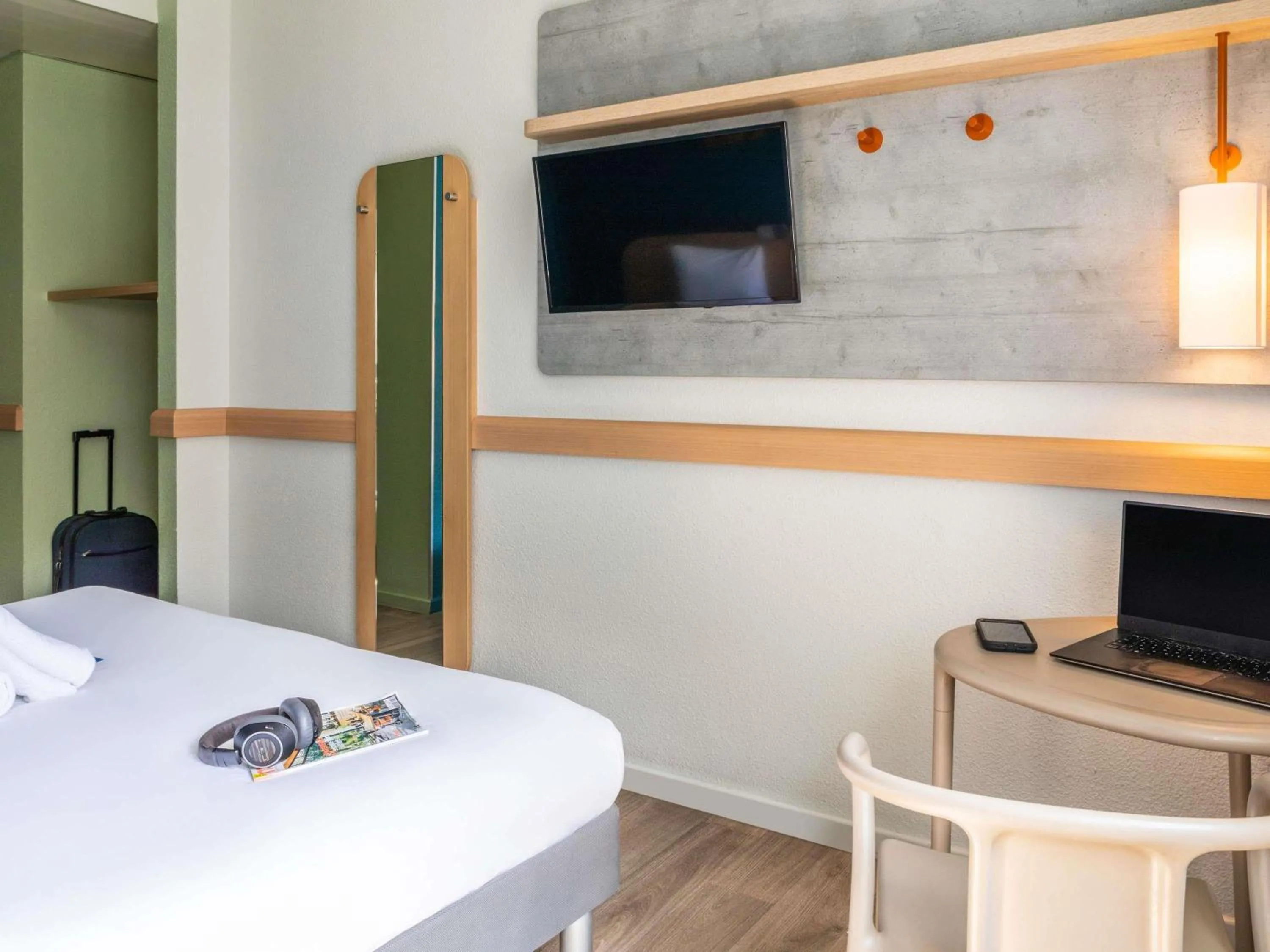 Bedroom, Bed in ibis budget Paris Porte de Pantin