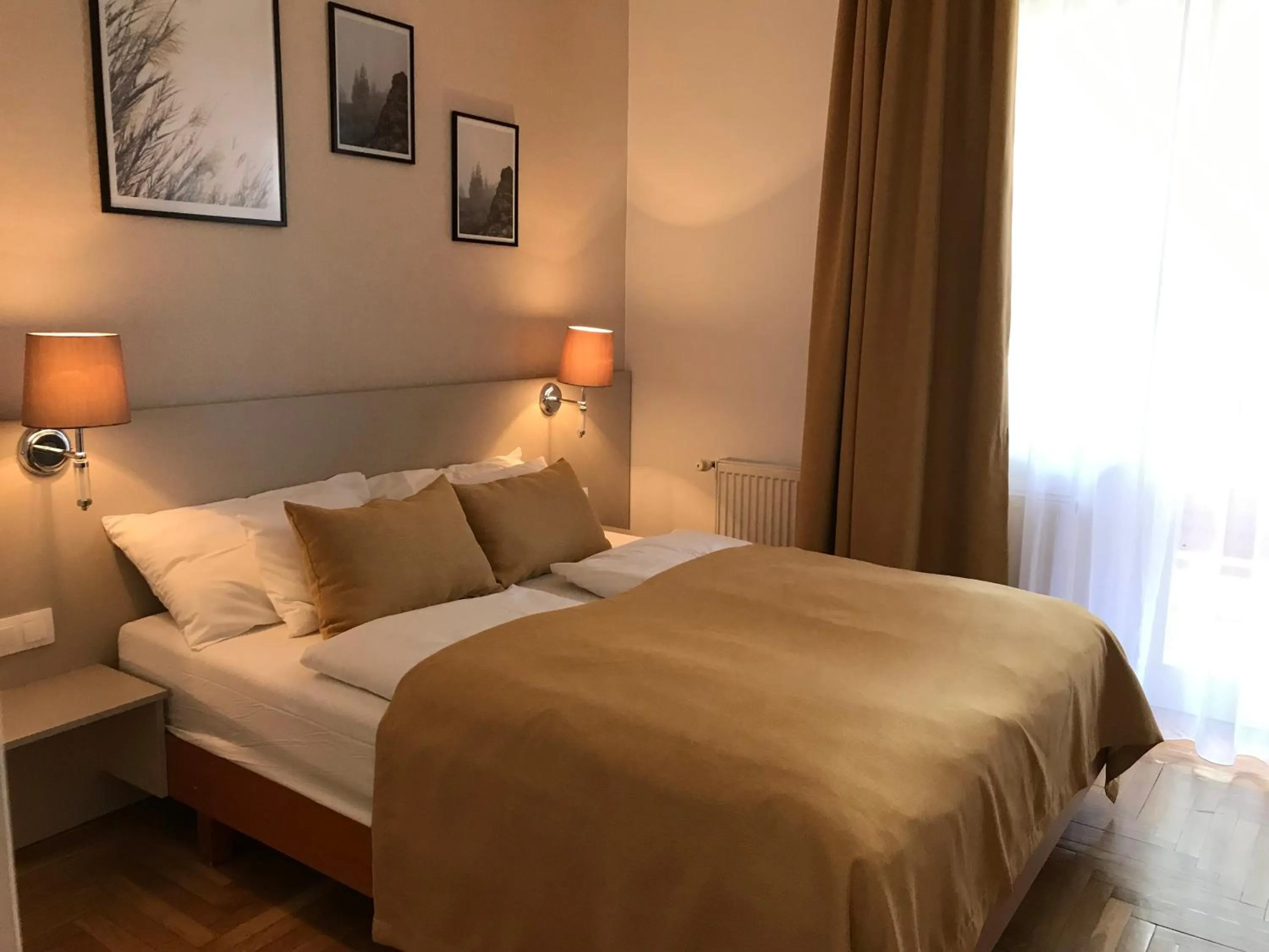 Photo of the whole room, Bed in Zsanett Hotel