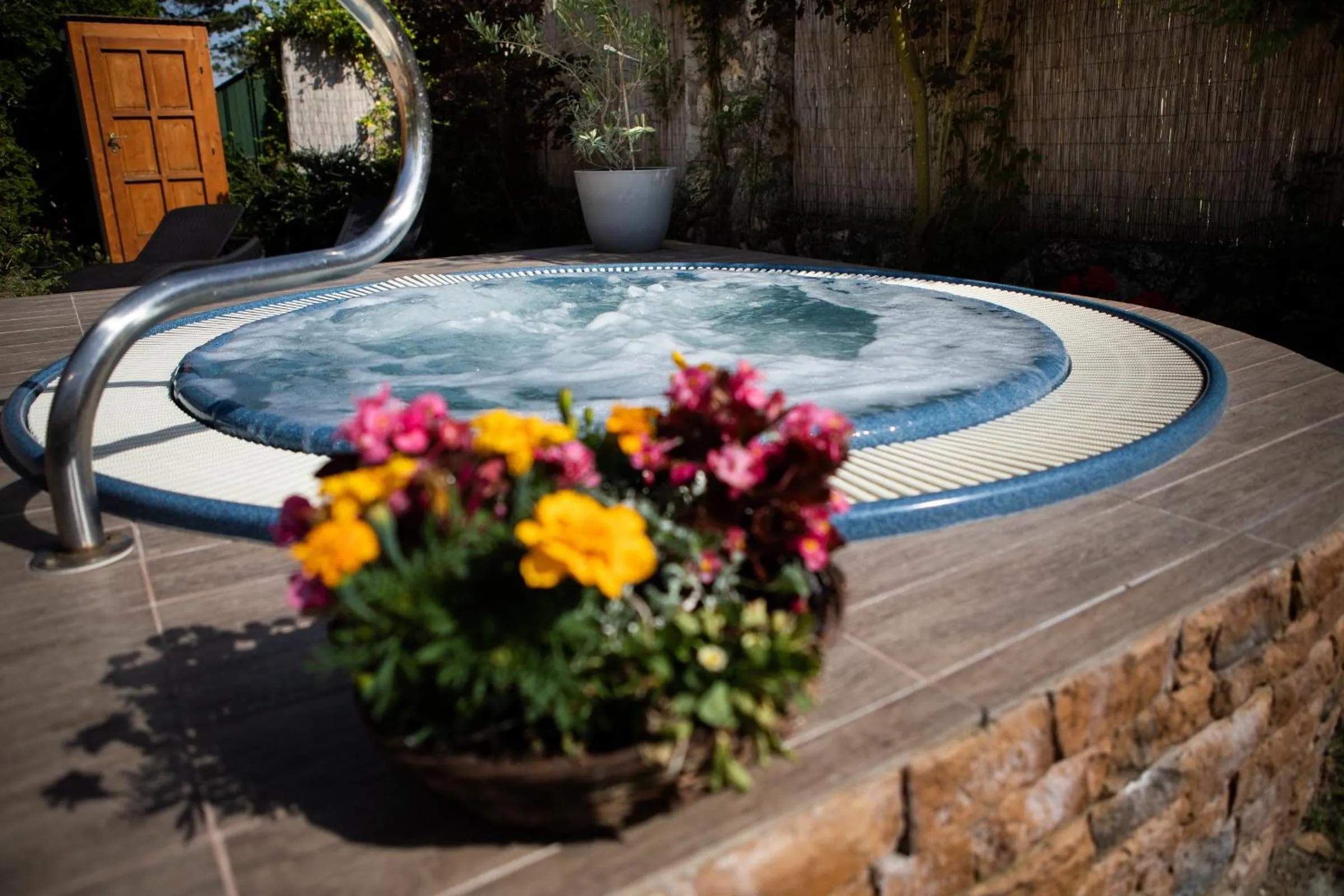 Hot Tub in Zsanett Hotel