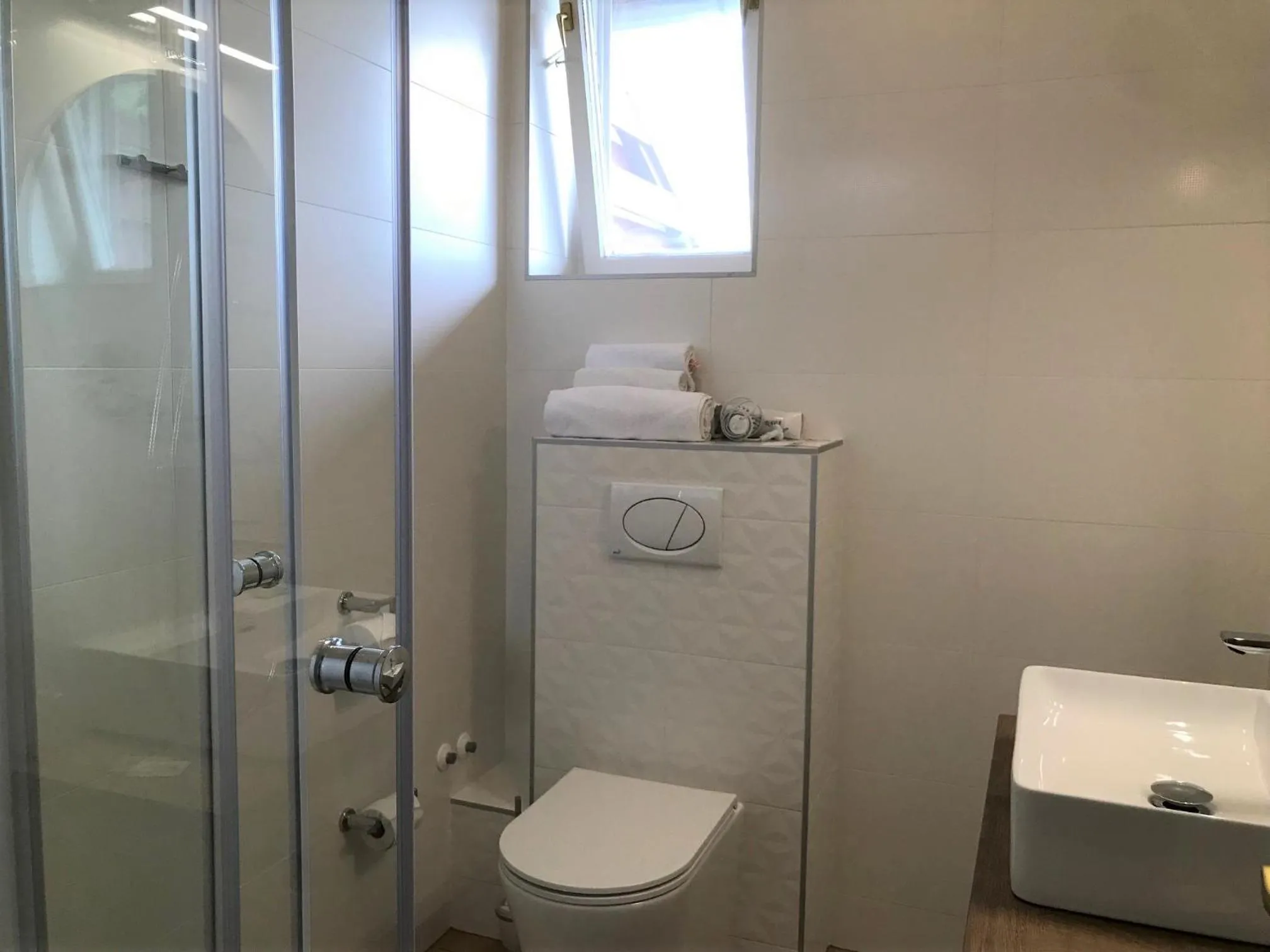 Bathroom in Zsanett Hotel