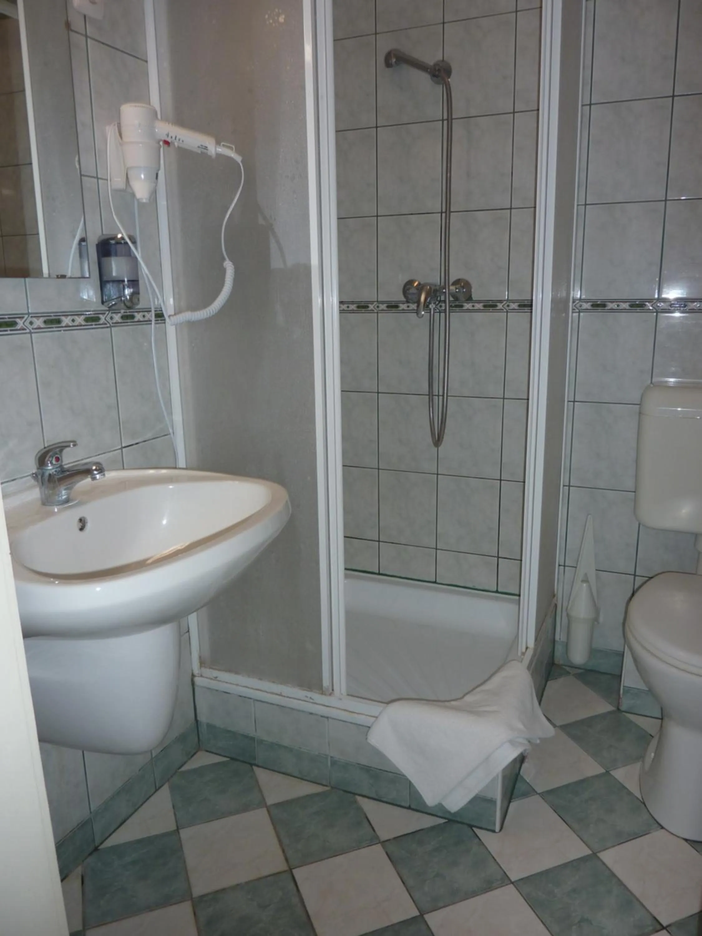 Bathroom in Zsanett Hotel