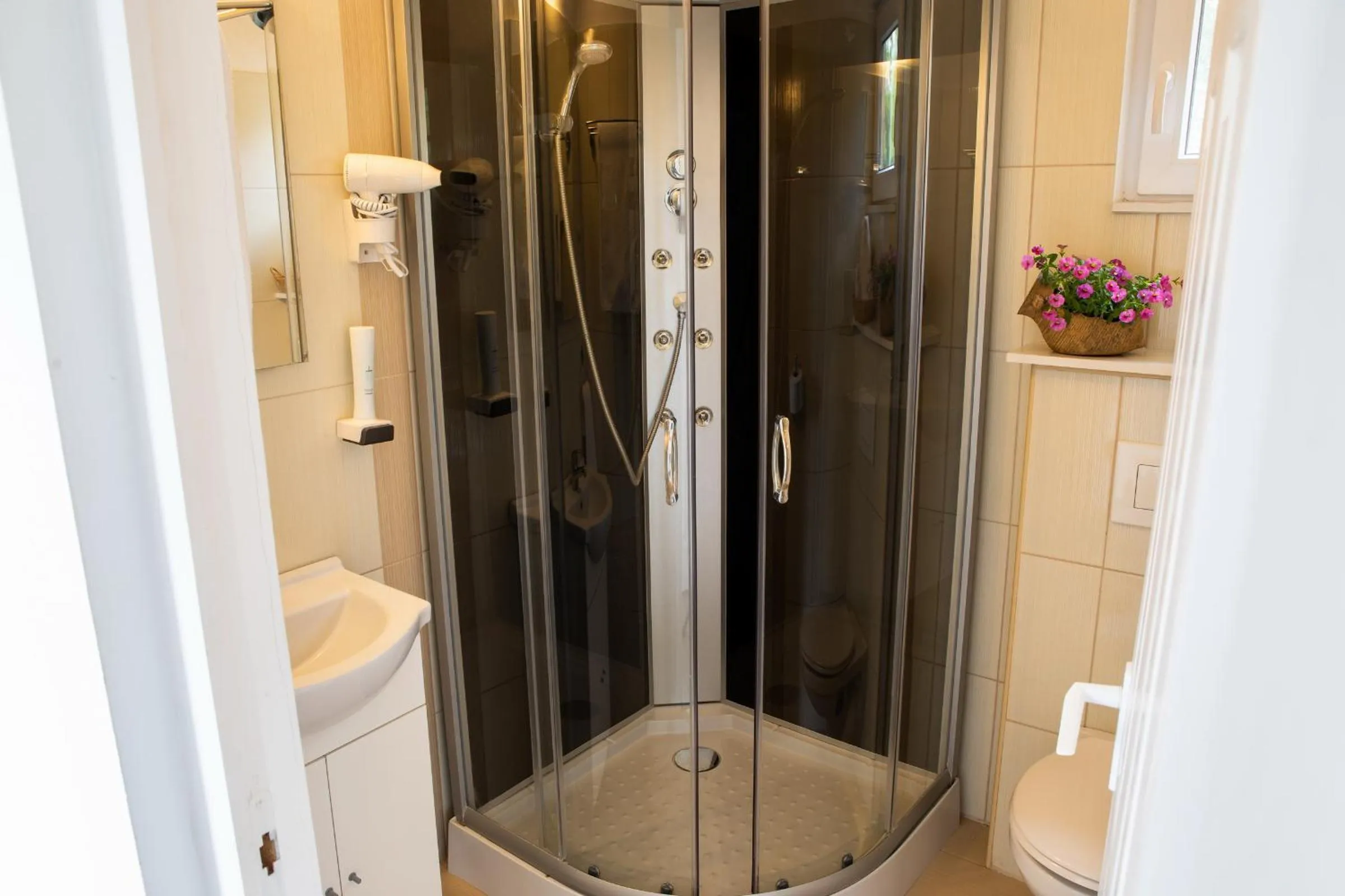 Bathroom in Zsanett Hotel